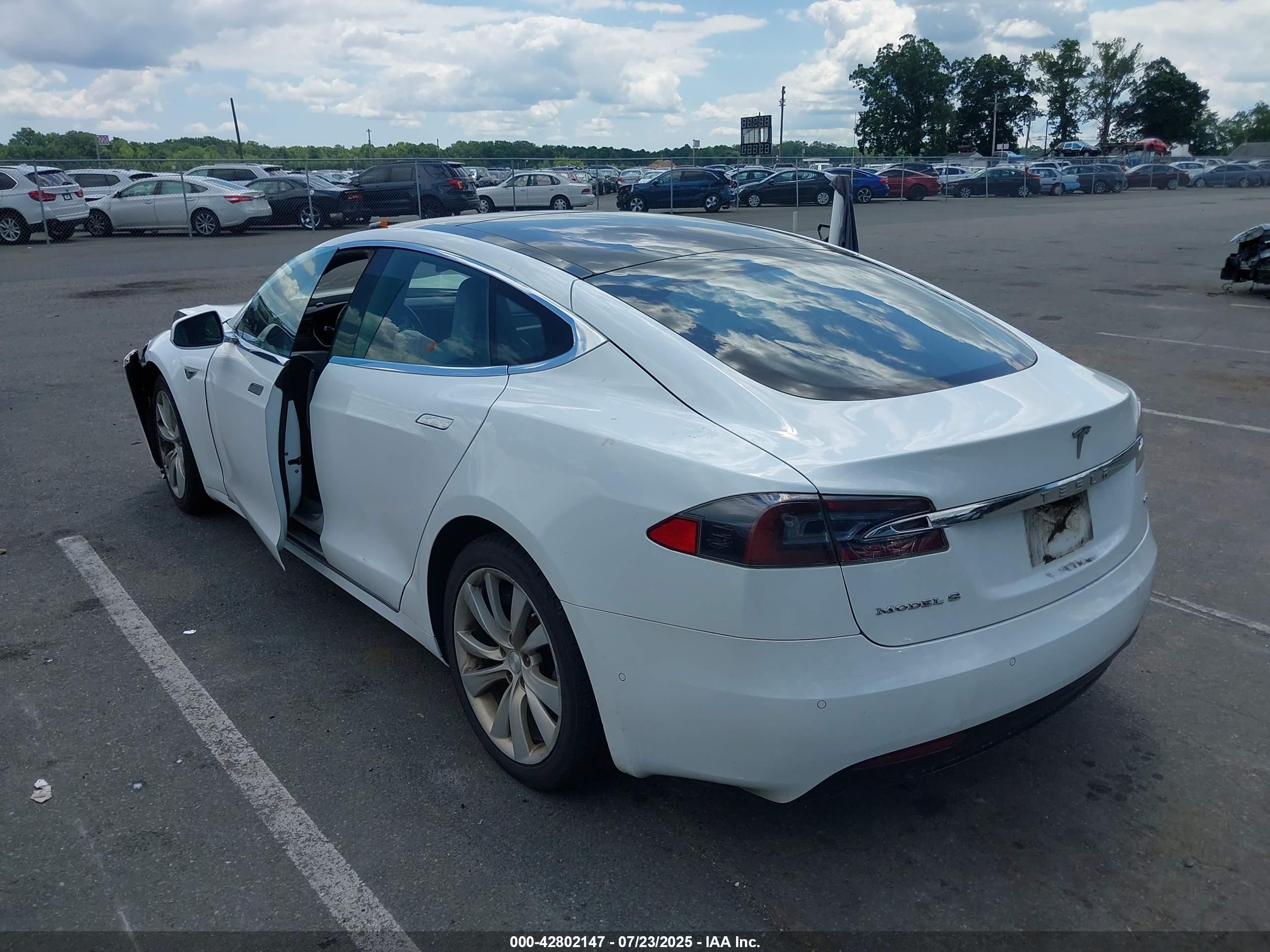 TESLA MODEL image 3