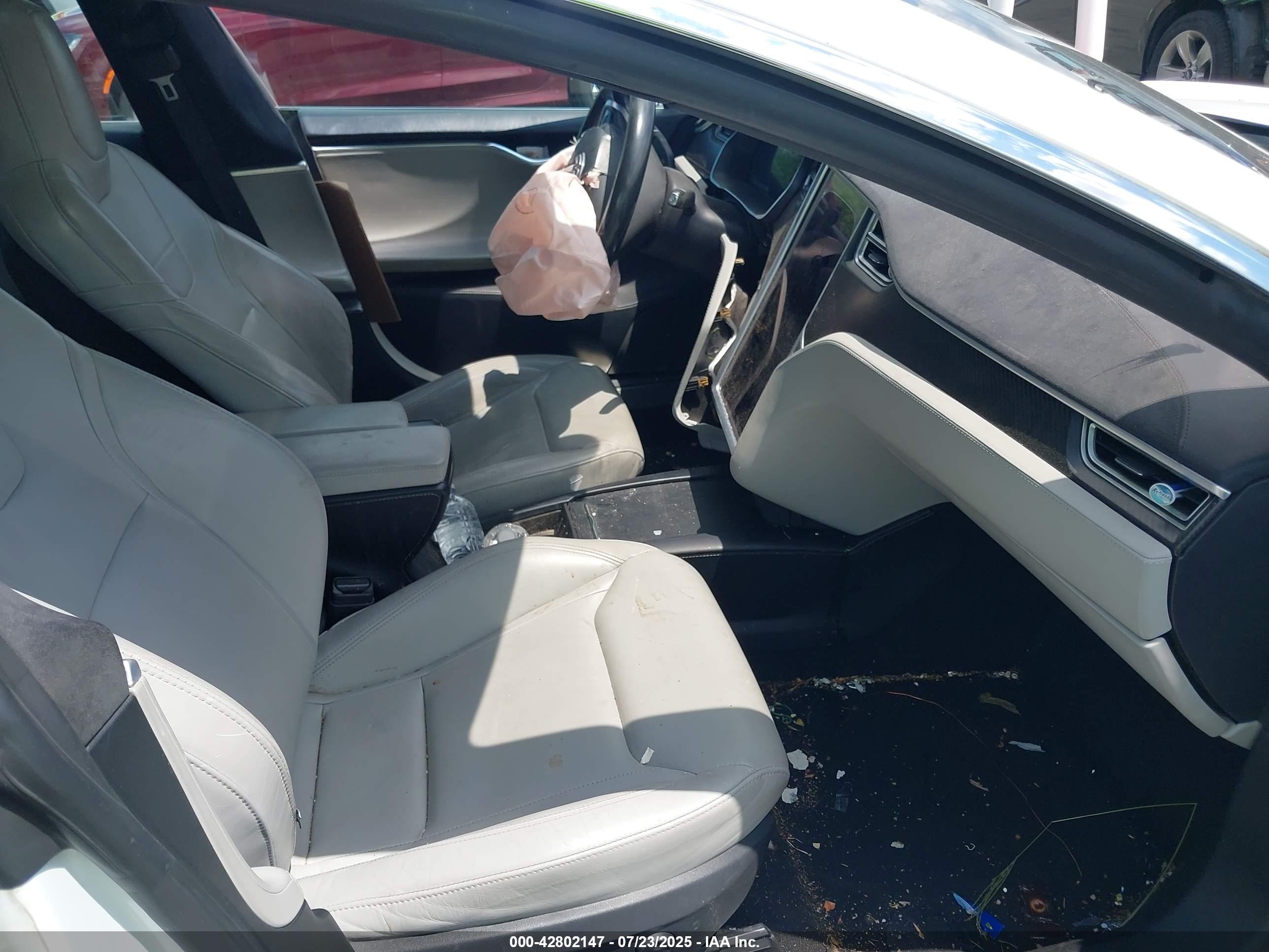 TESLA MODEL image 5