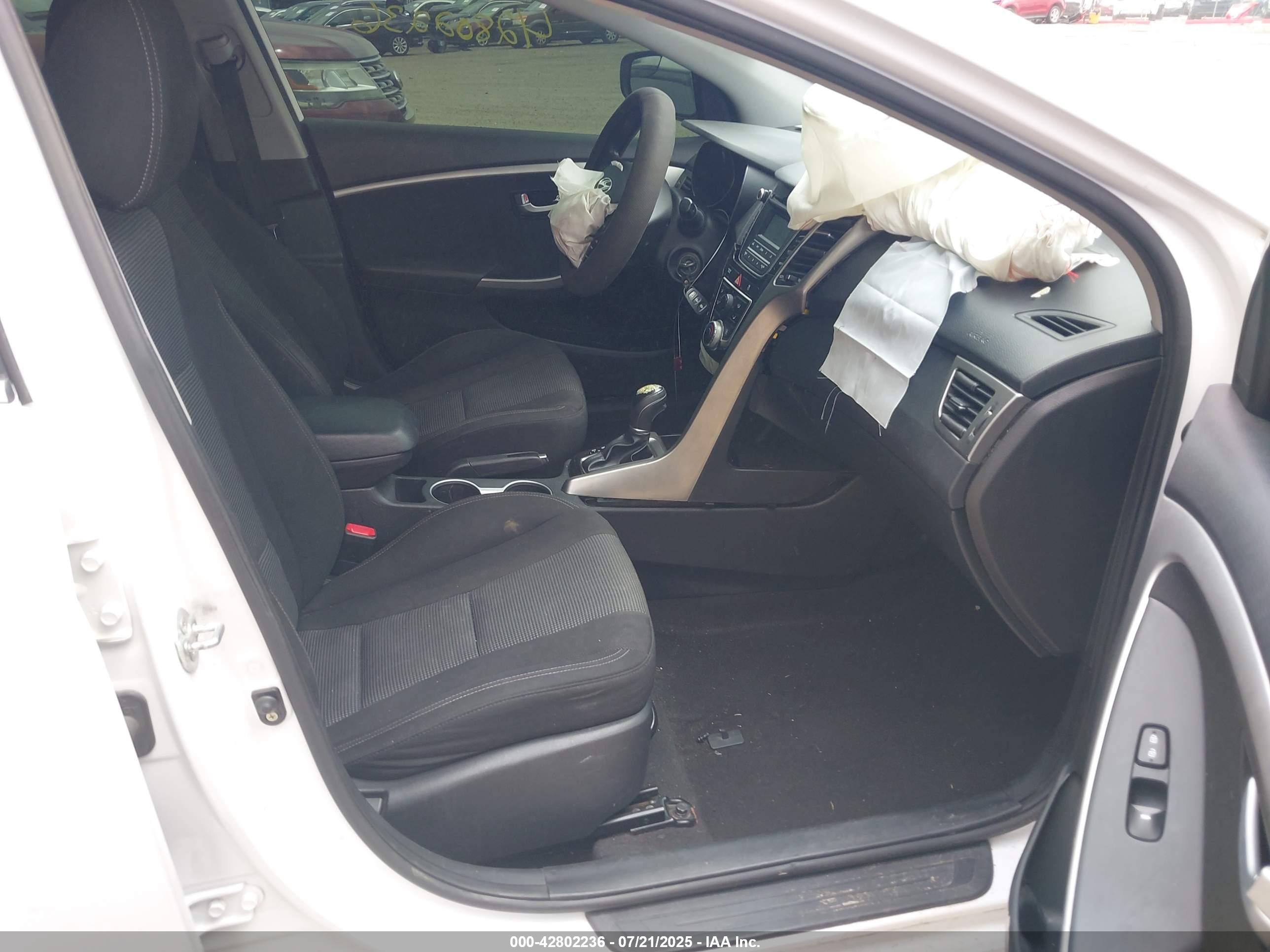 HYUNDAI ELANTRA image 5