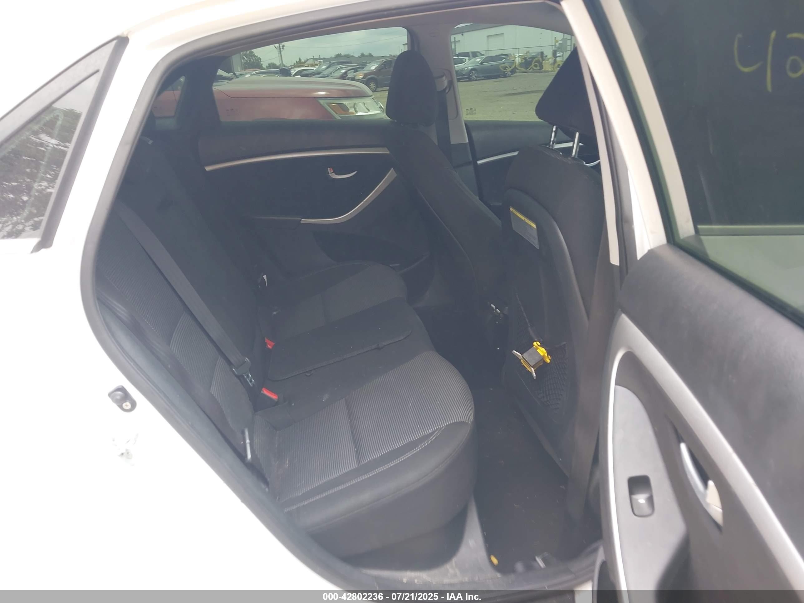 HYUNDAI ELANTRA image 8