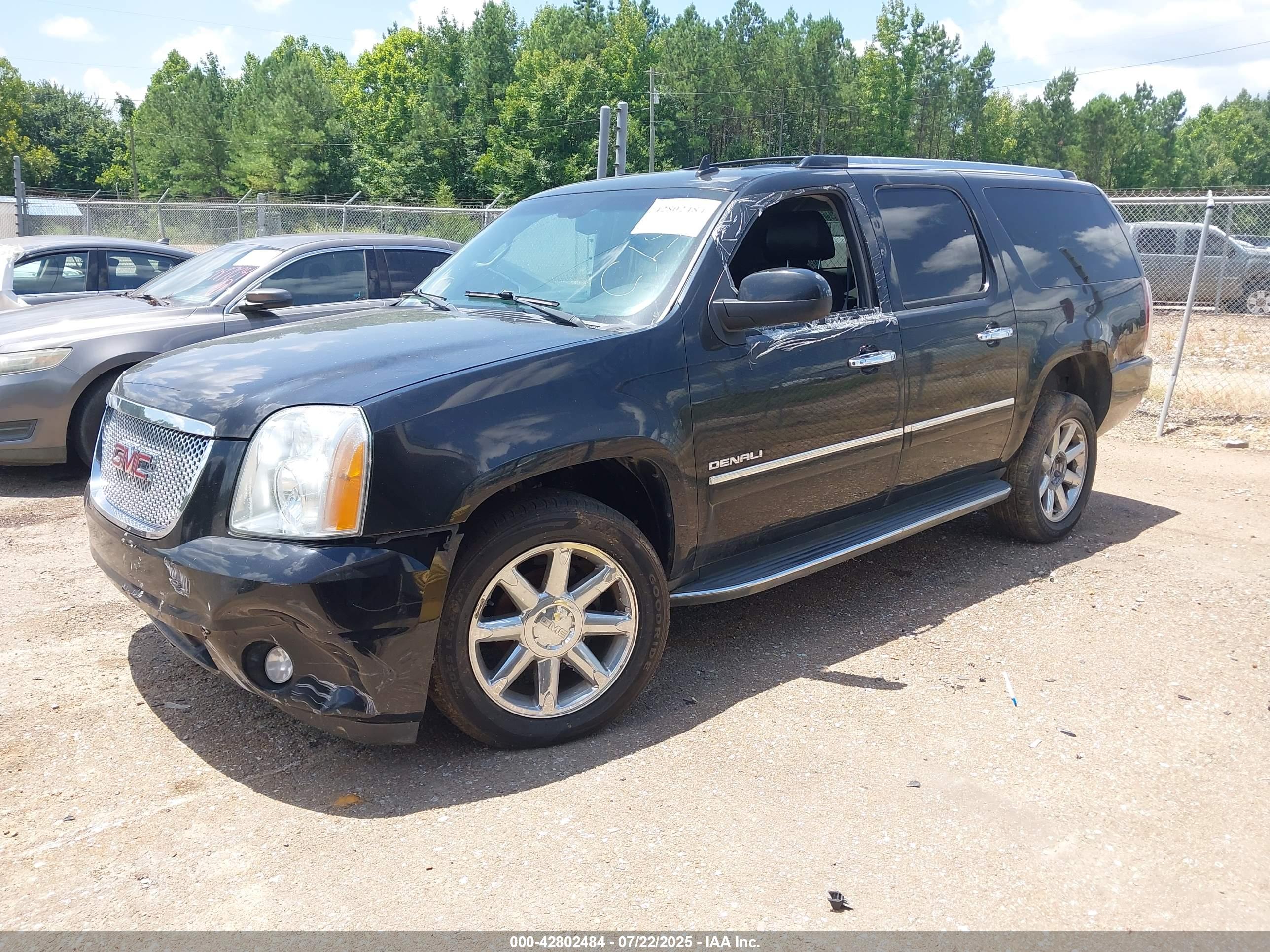 GMC YUKON image 2