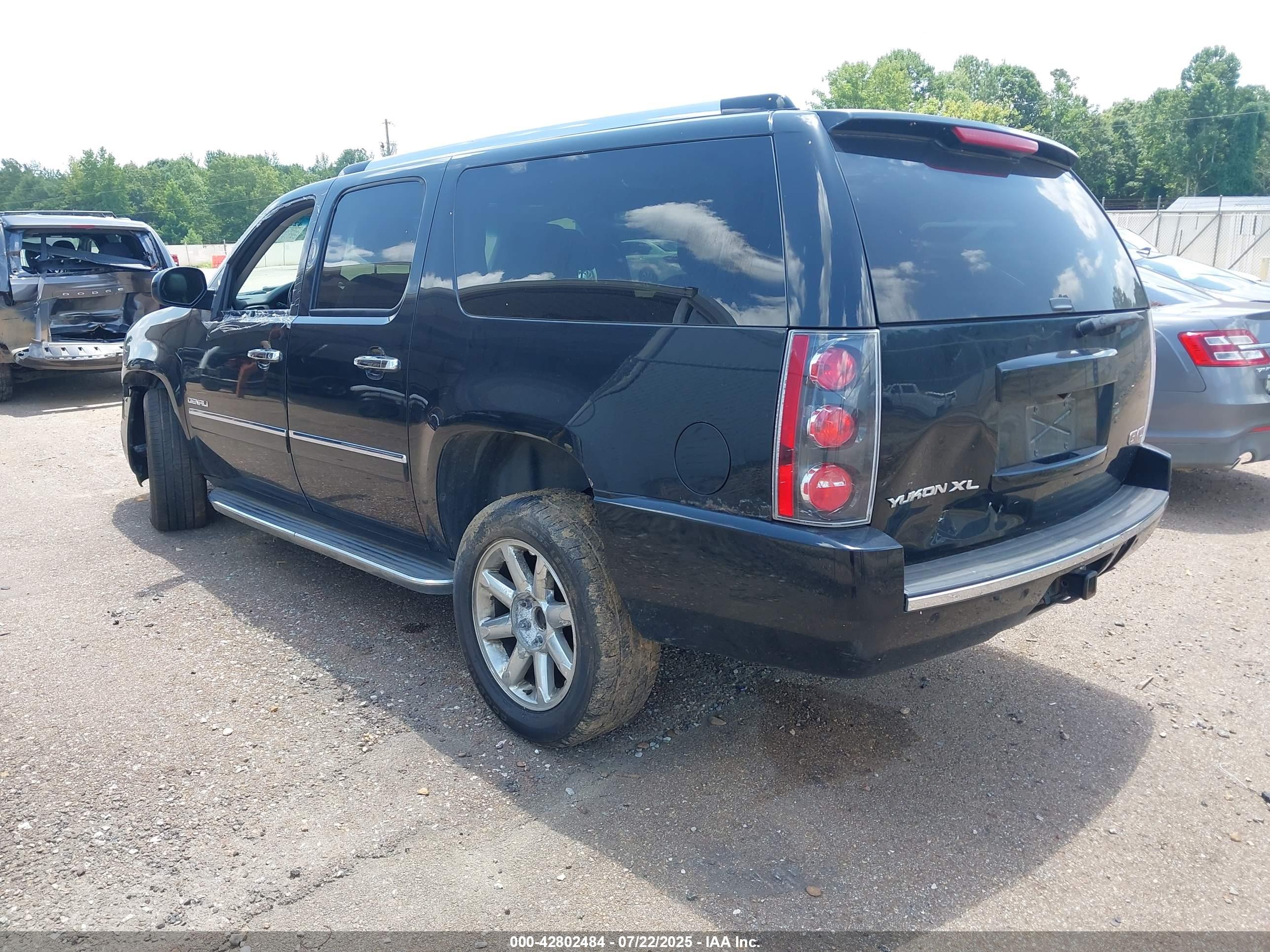 GMC YUKON image 3