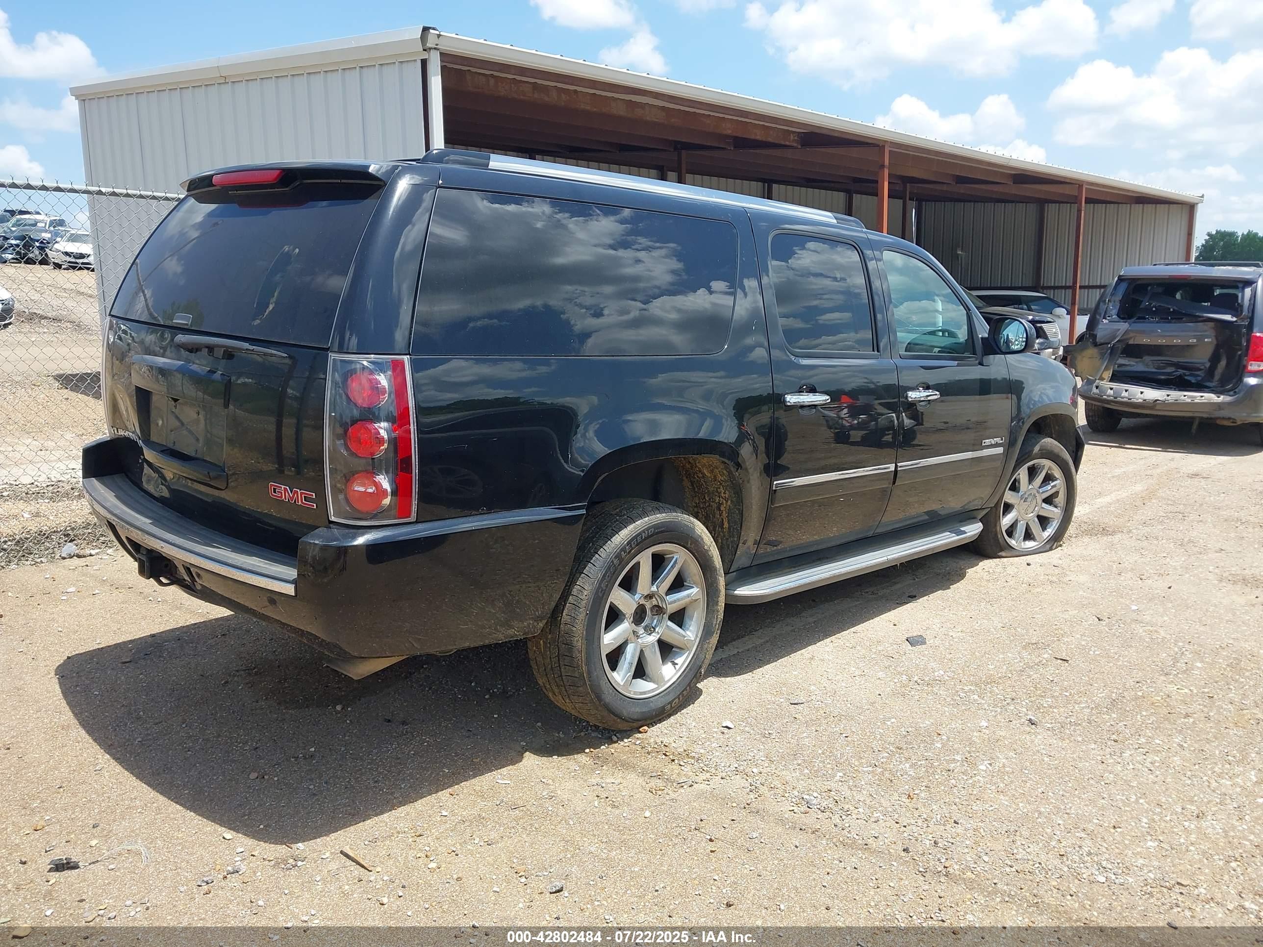 GMC YUKON image 4