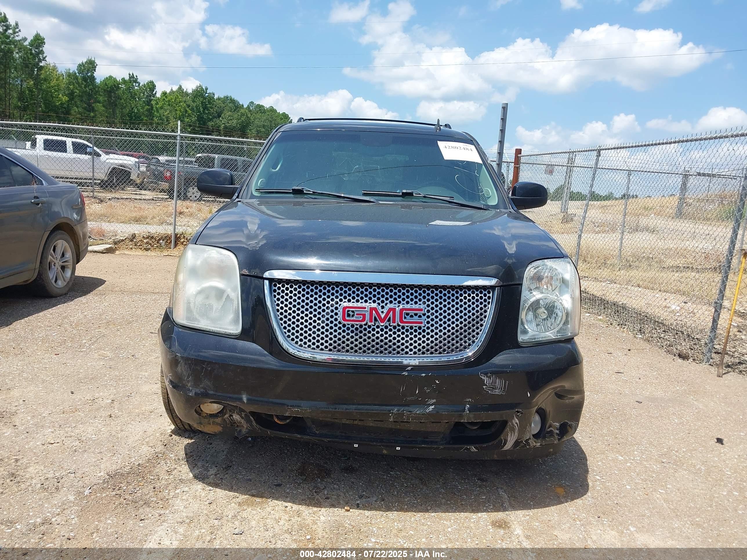 GMC YUKON image 6
