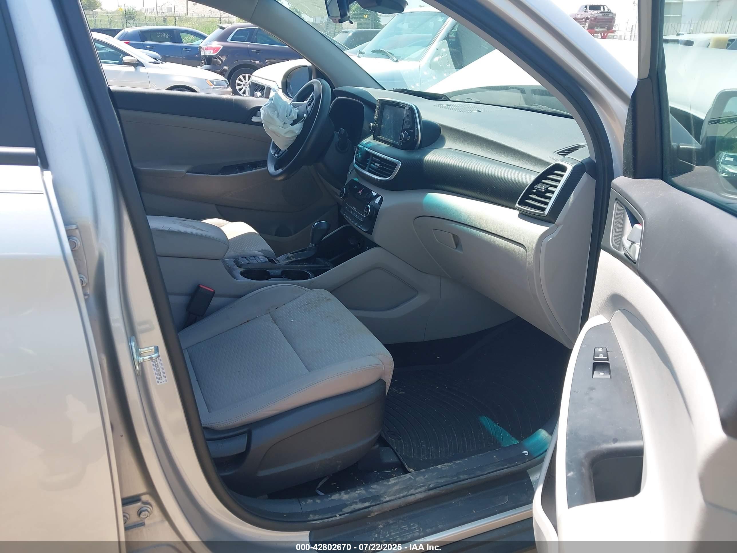 HYUNDAI TUCSON image 5