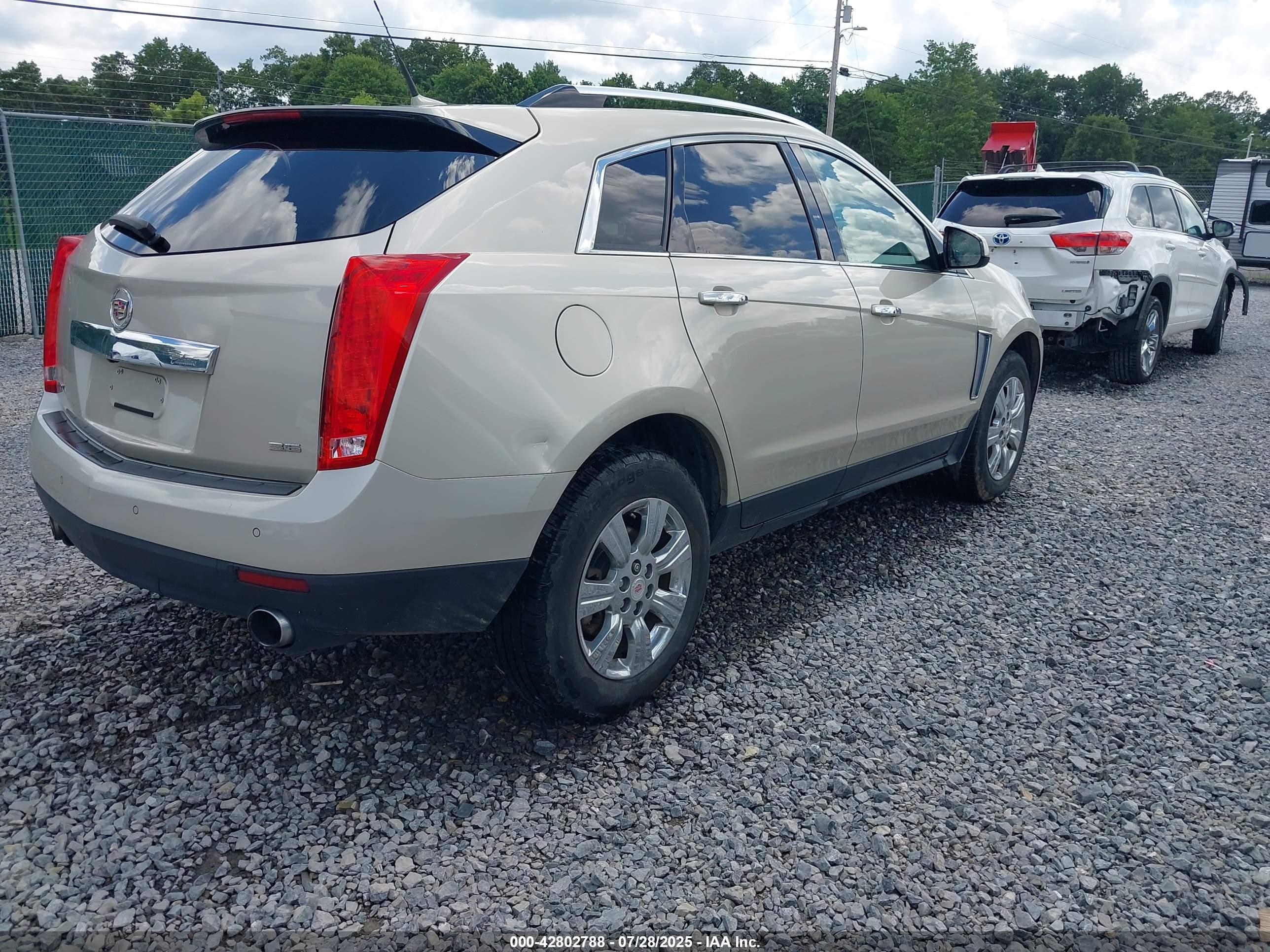 CADILLAC SRX image 4