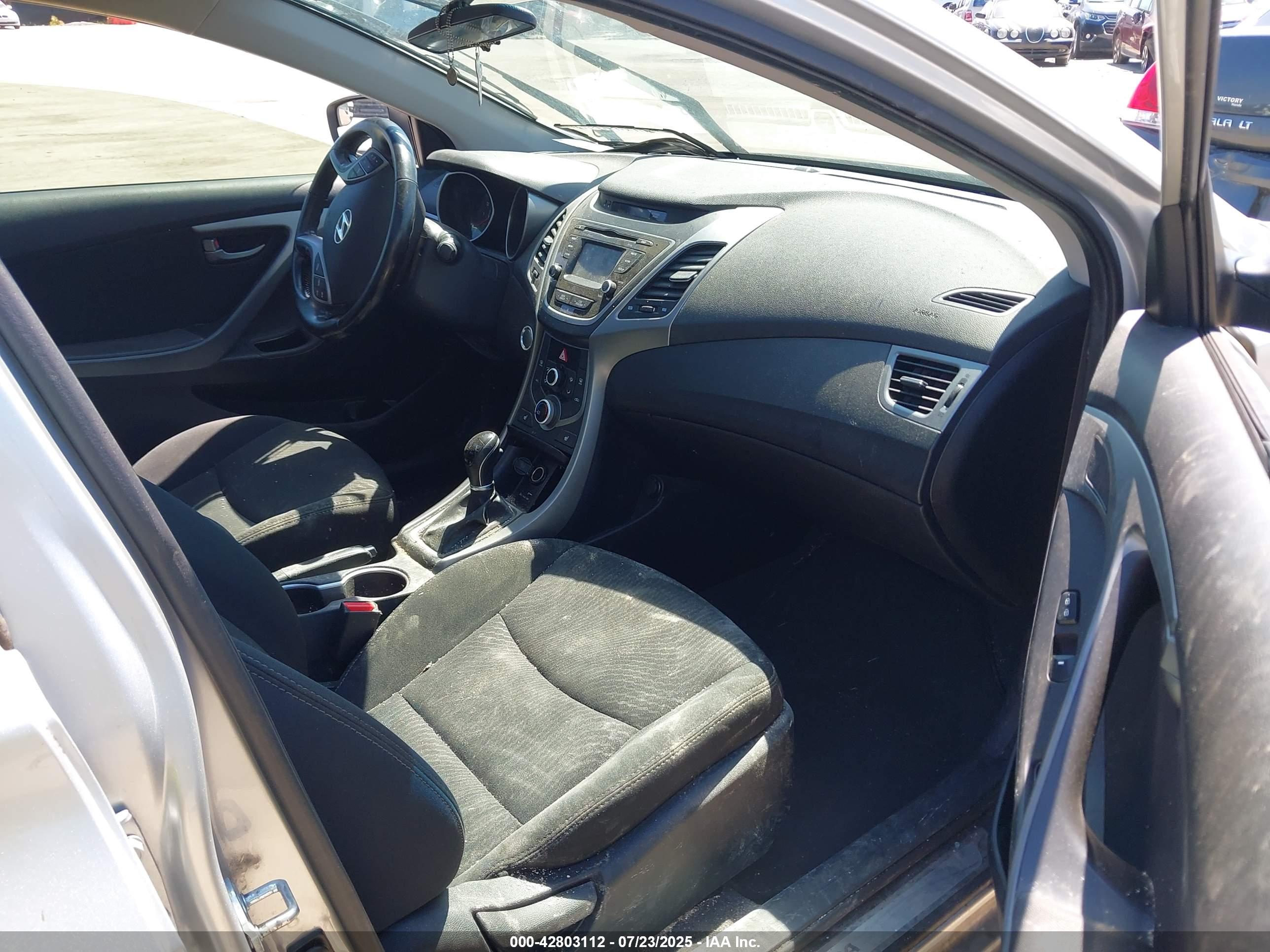 HYUNDAI ELANTRA image 5