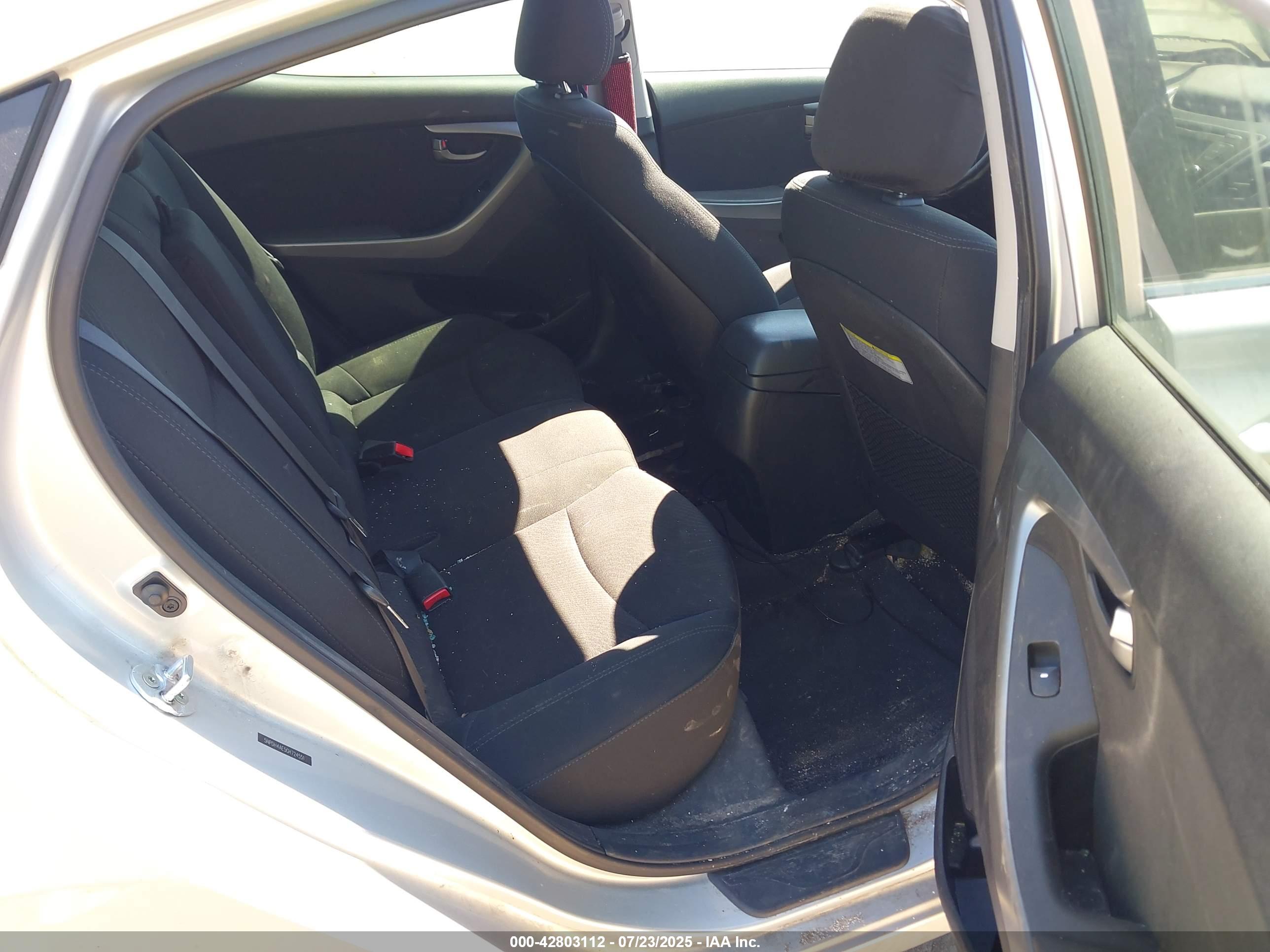 HYUNDAI ELANTRA image 8