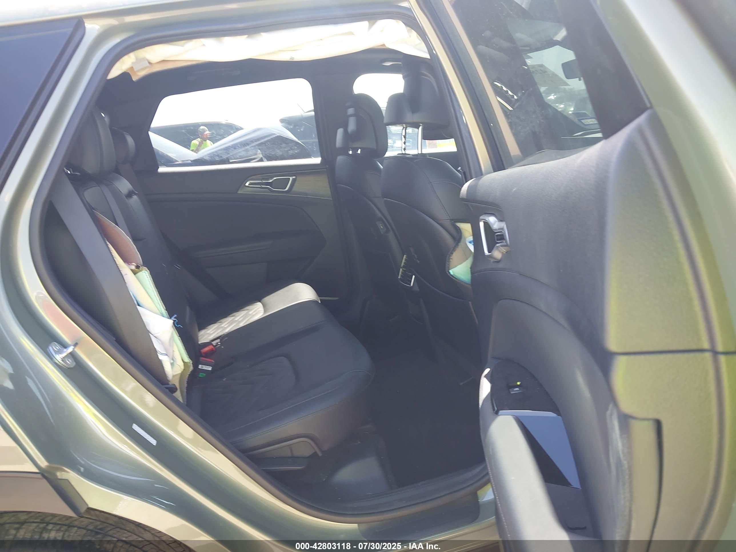 KIA SPORTAGE image 8
