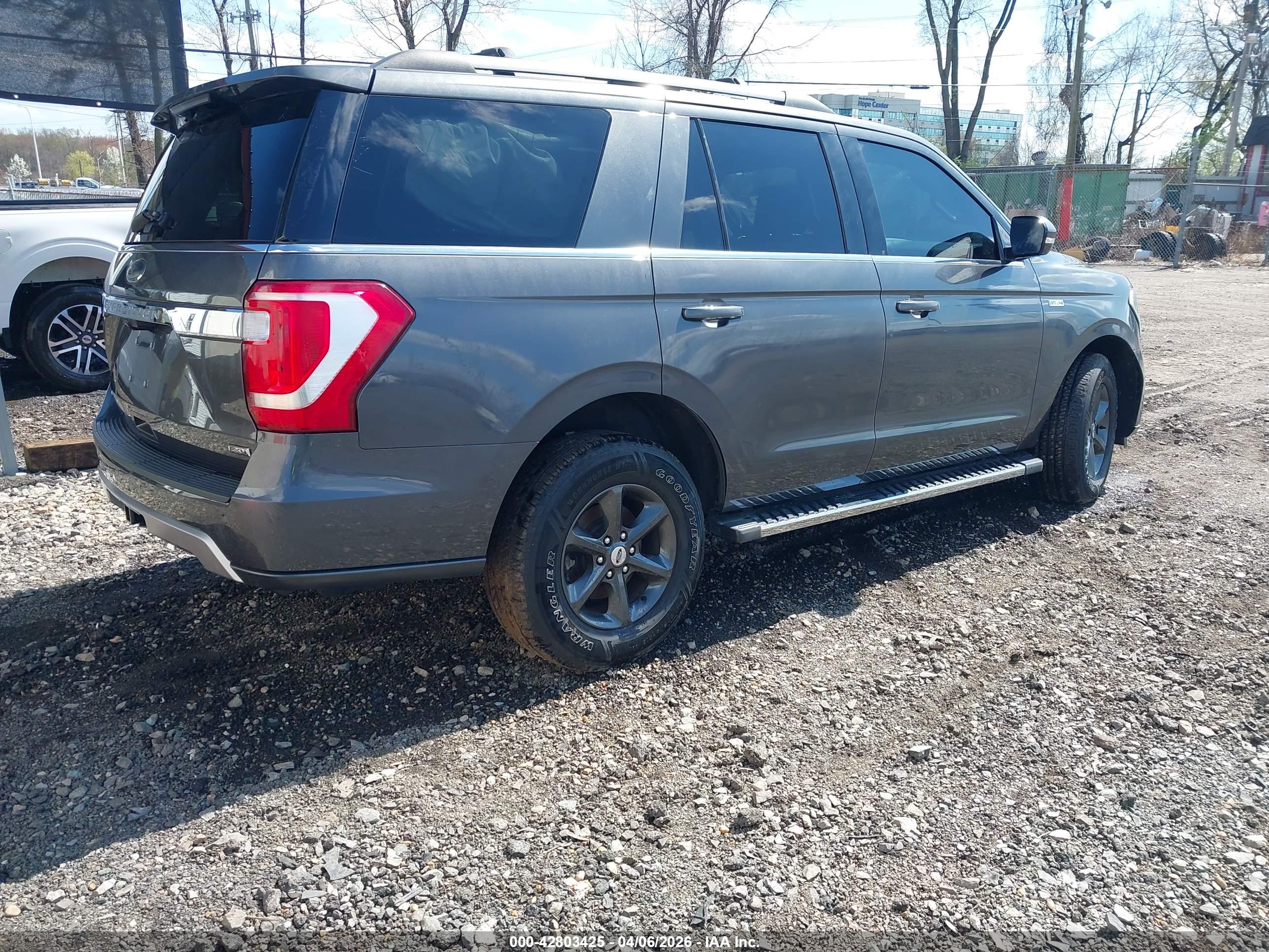 FORD EXPEDITION image 4