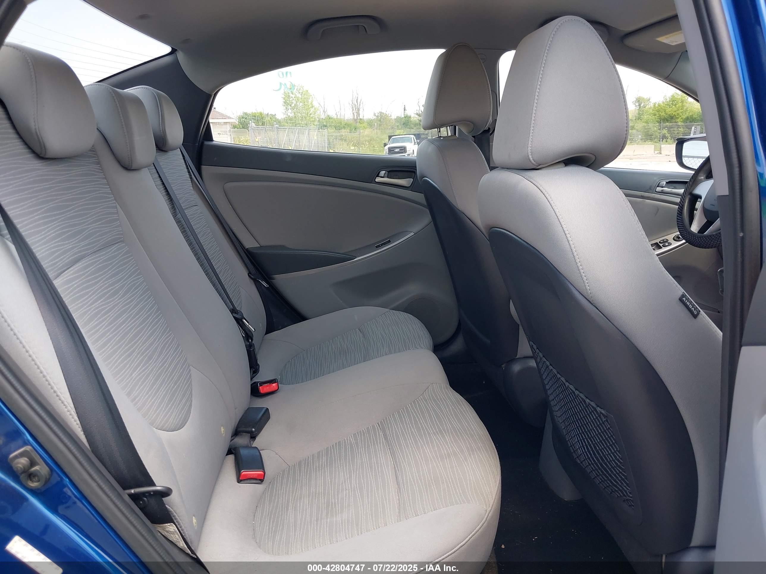 HYUNDAI ACCENT image 8