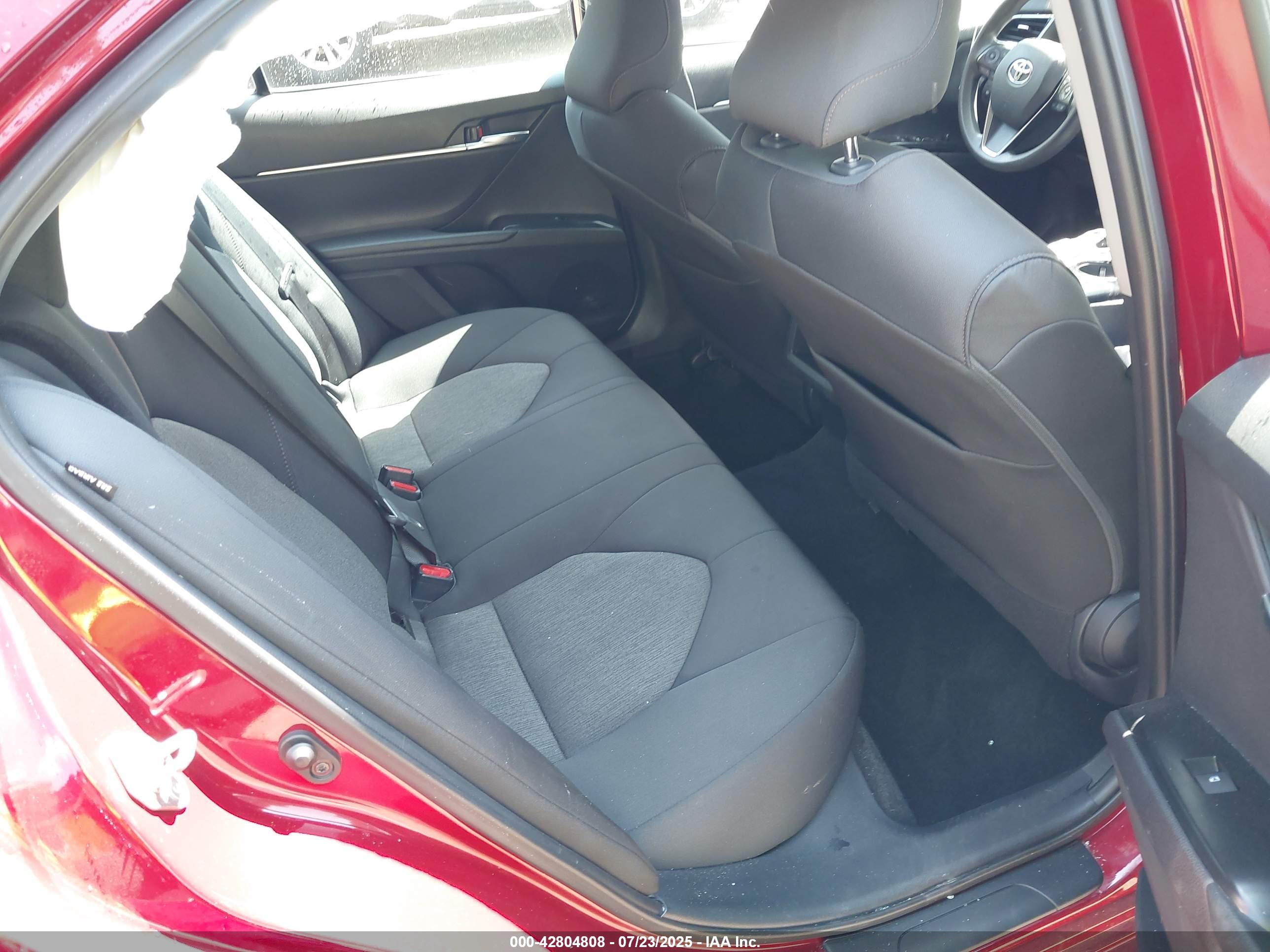 TOYOTA CAMRY image 8