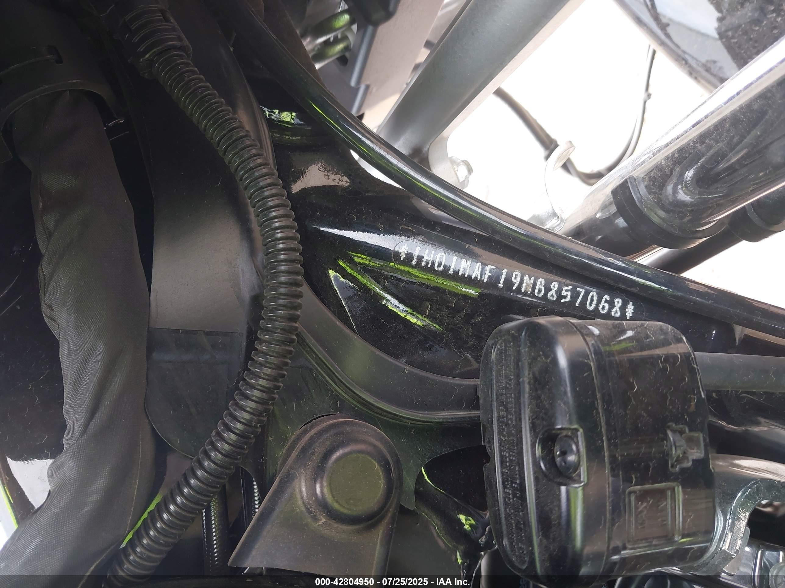 HARLEY-DAVIDSON FLHTCUTG image 10