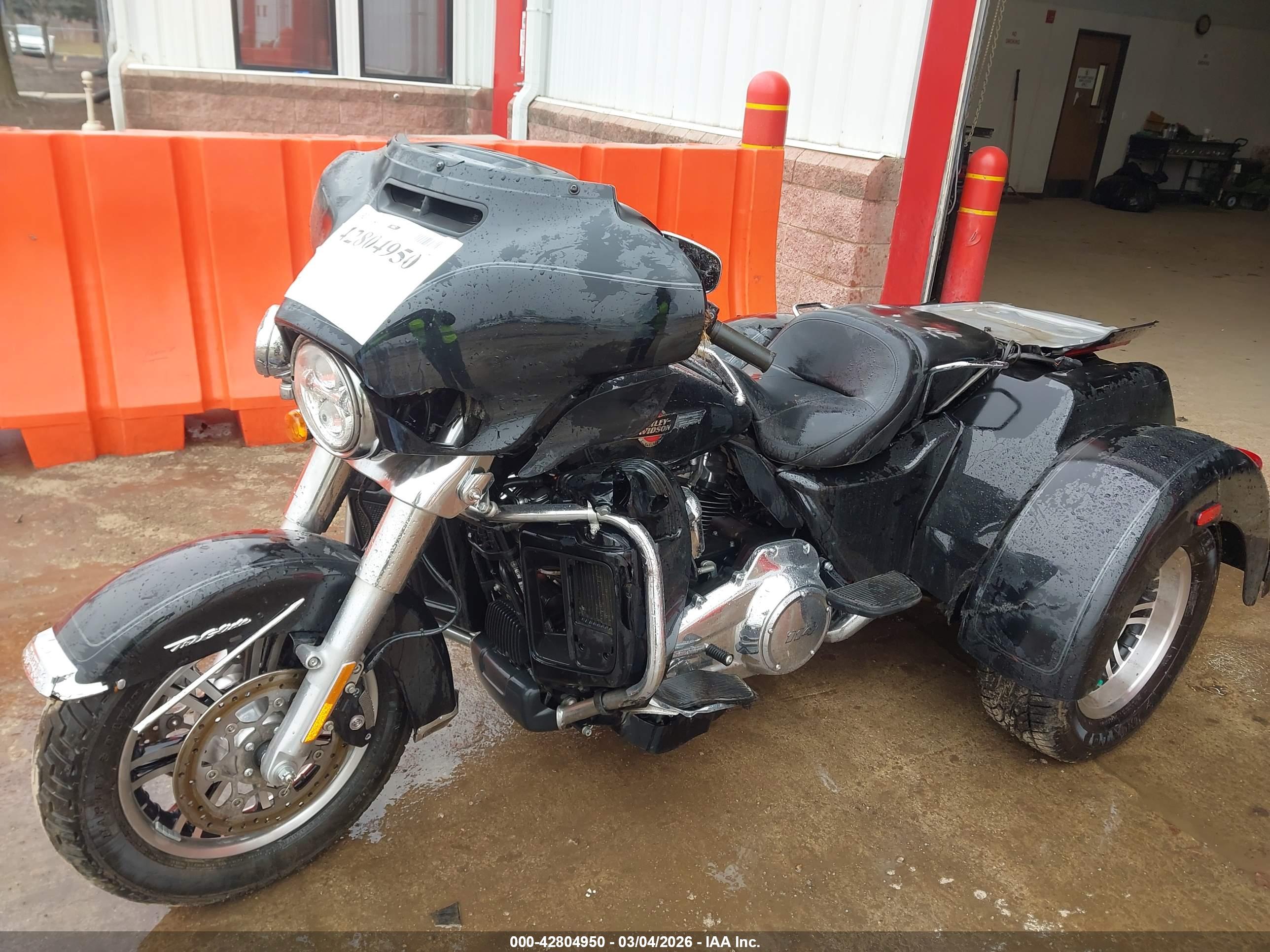 HARLEY-DAVIDSON FLHTCUTG image 2
