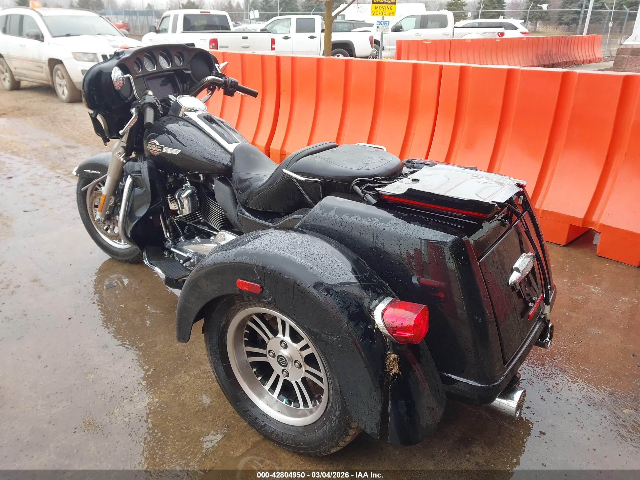 HARLEY-DAVIDSON FLHTCUTG image 3