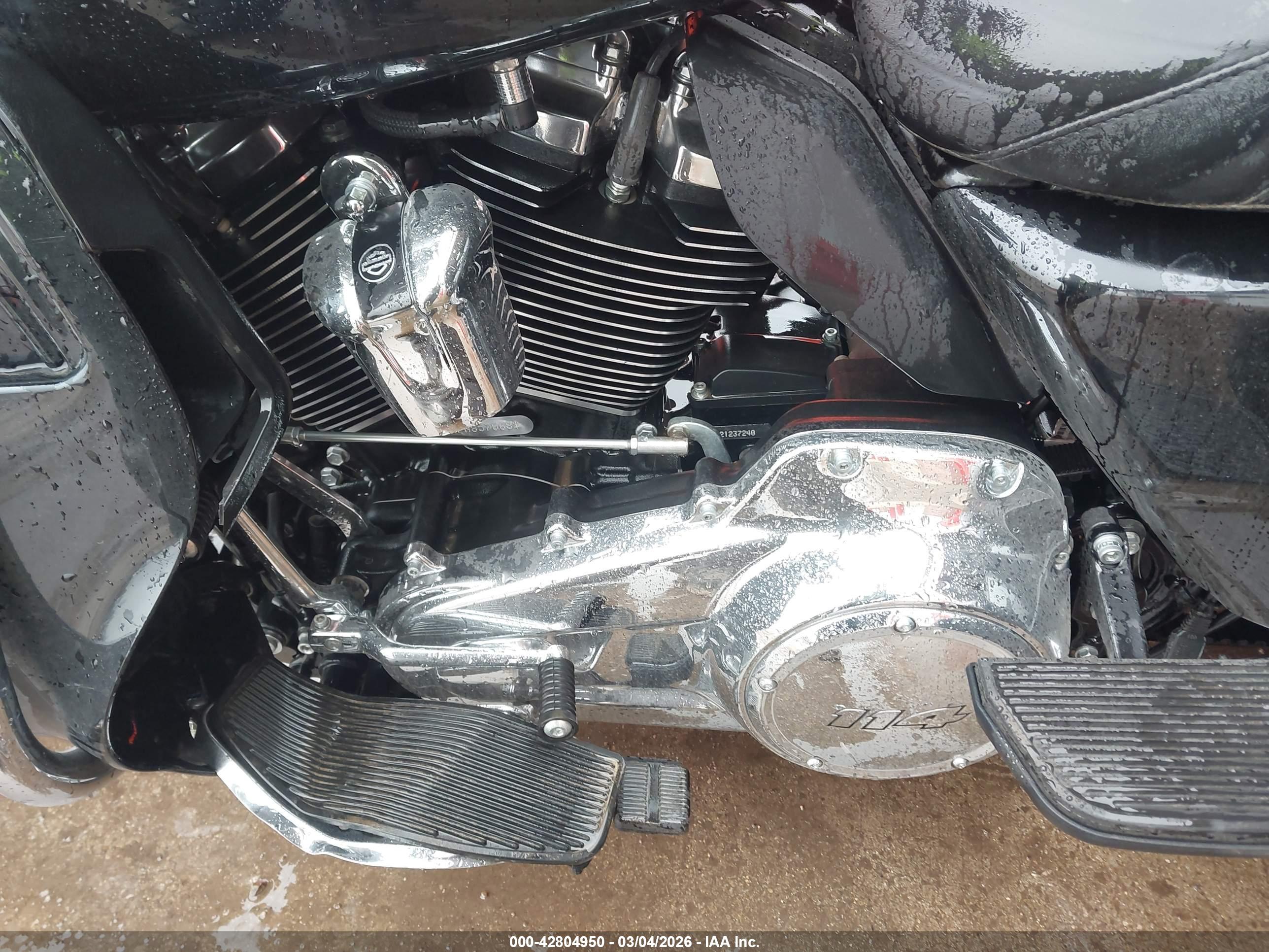 HARLEY-DAVIDSON FLHTCUTG image 9
