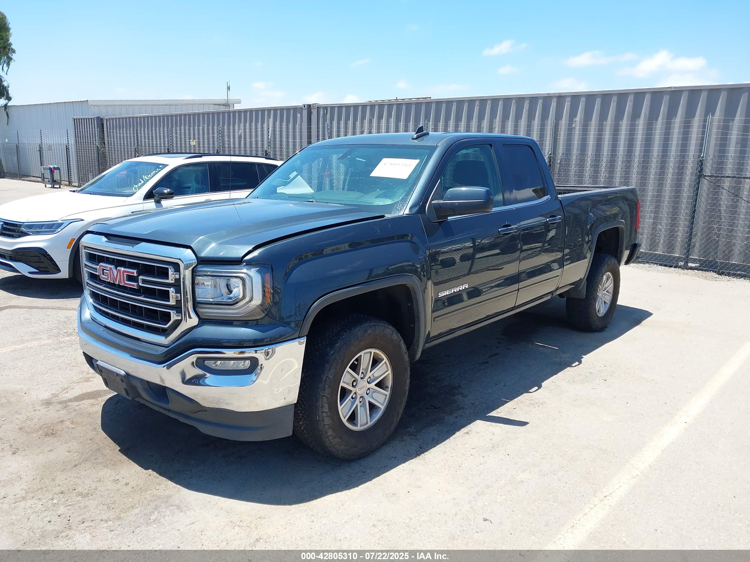 GMC SIERRA image 2
