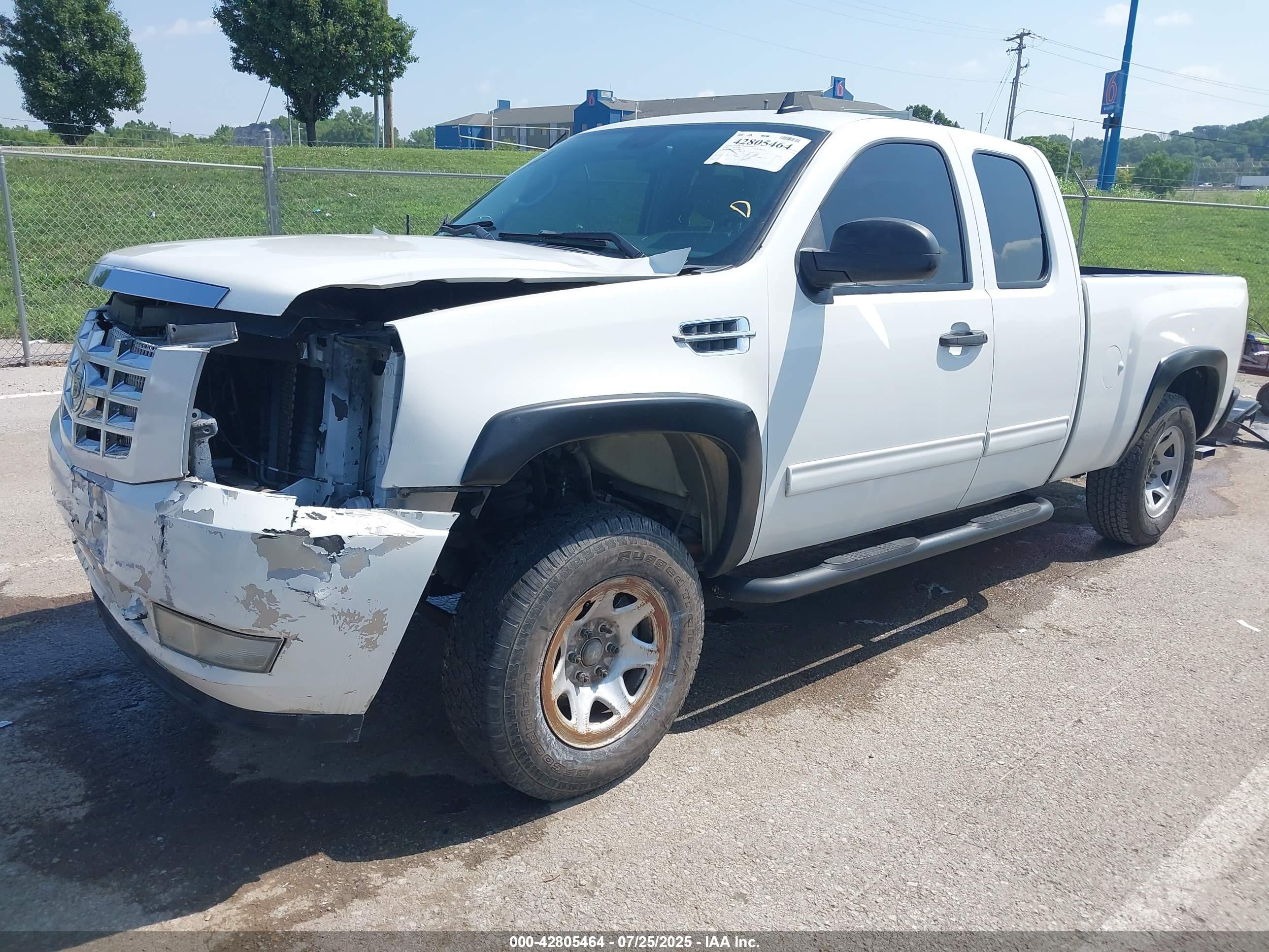 CHEVROLET SILVERADO image 2