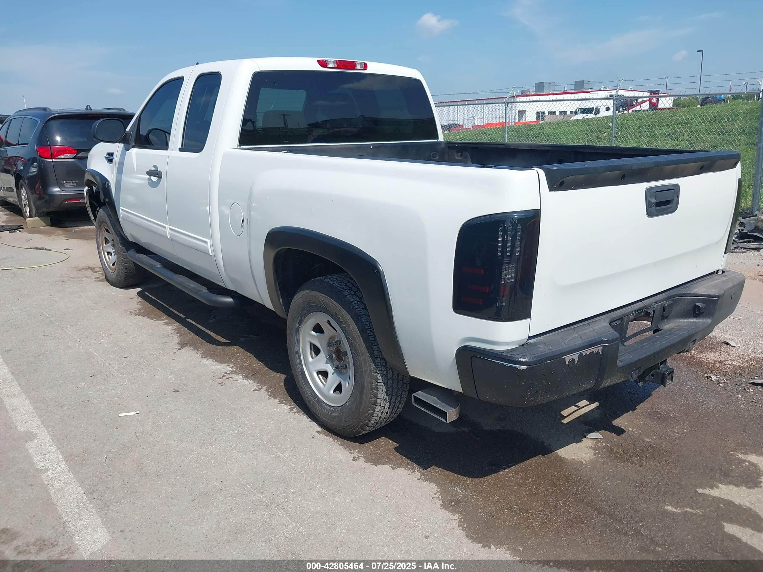 CHEVROLET SILVERADO image 3