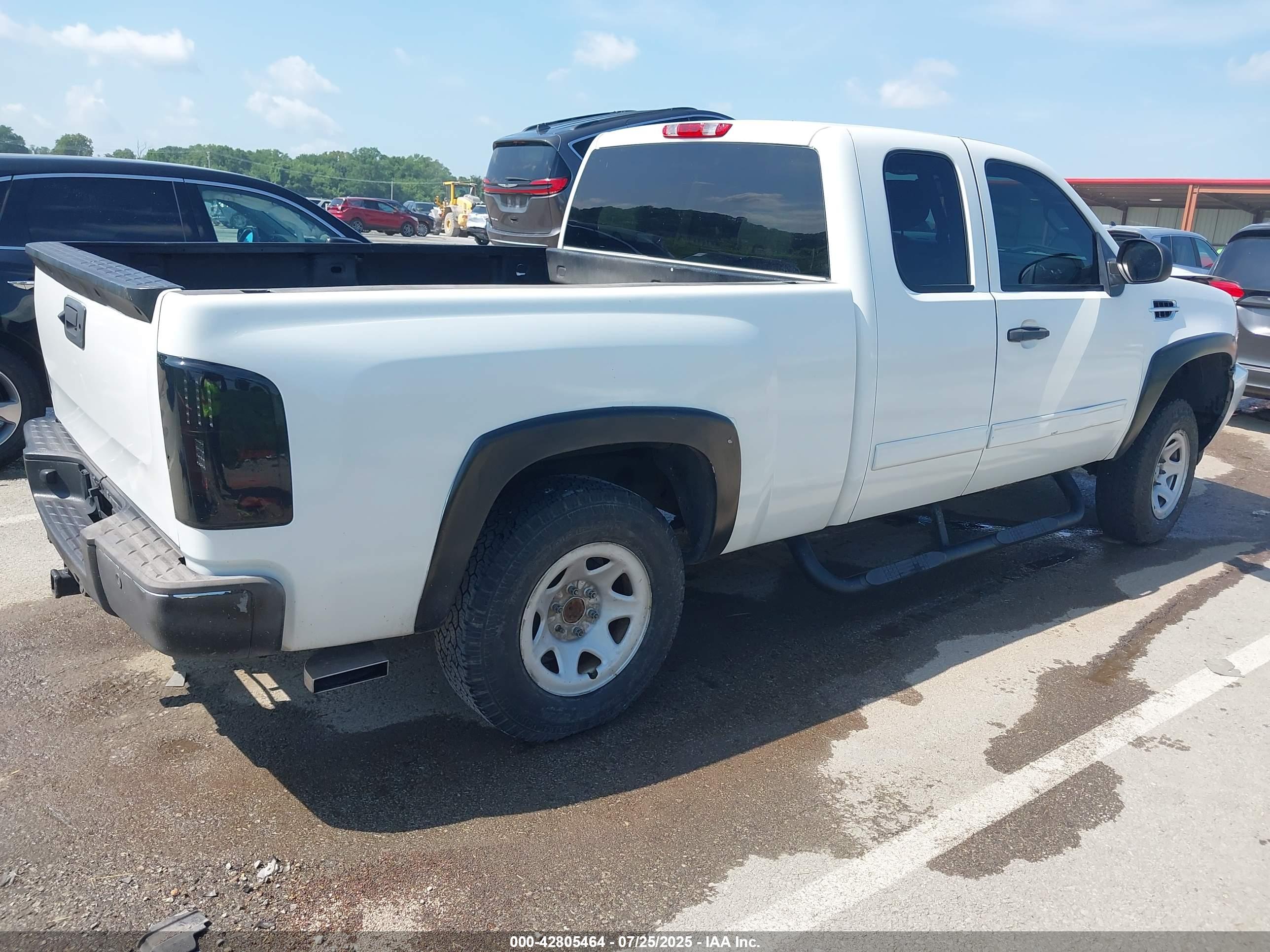 CHEVROLET SILVERADO image 4