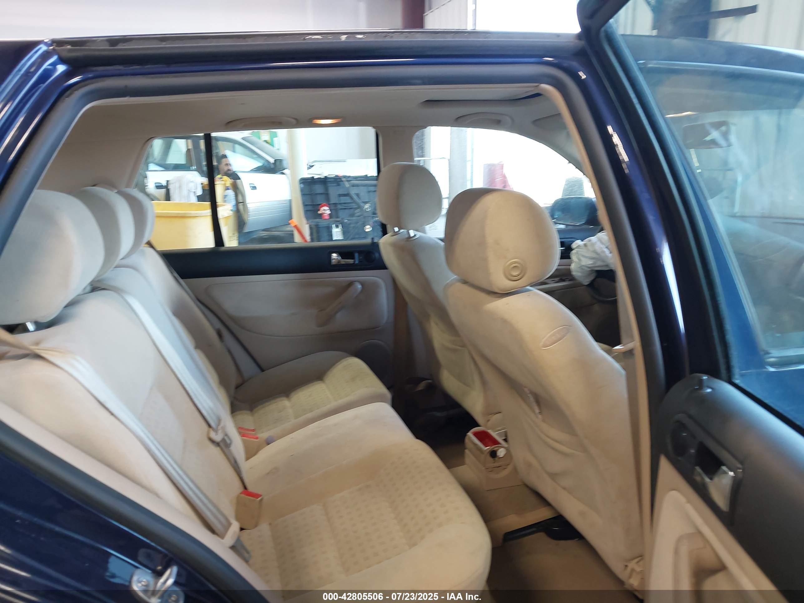 VOLKSWAGEN GOLF image 8
