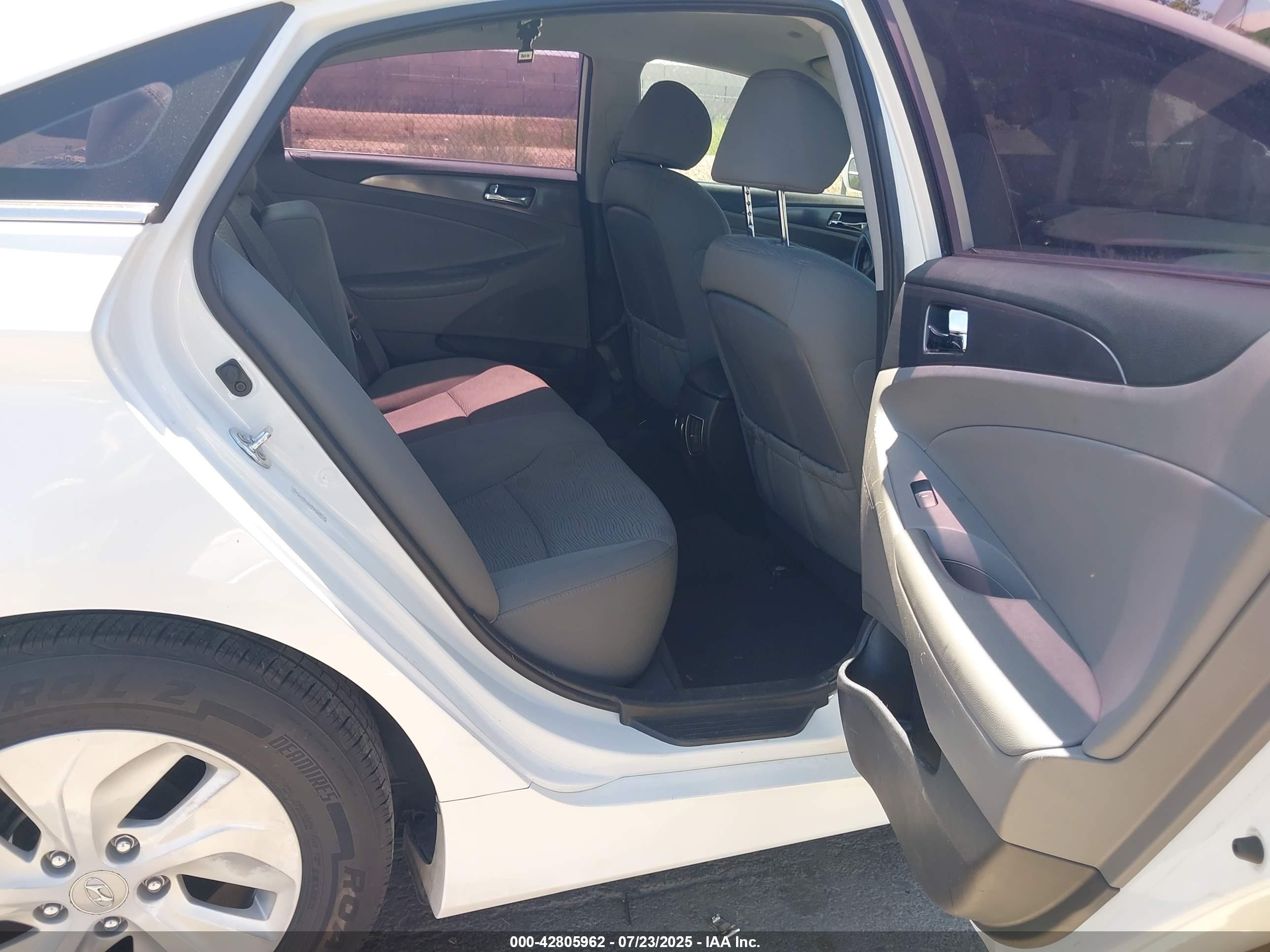 HYUNDAI SONATA image 8