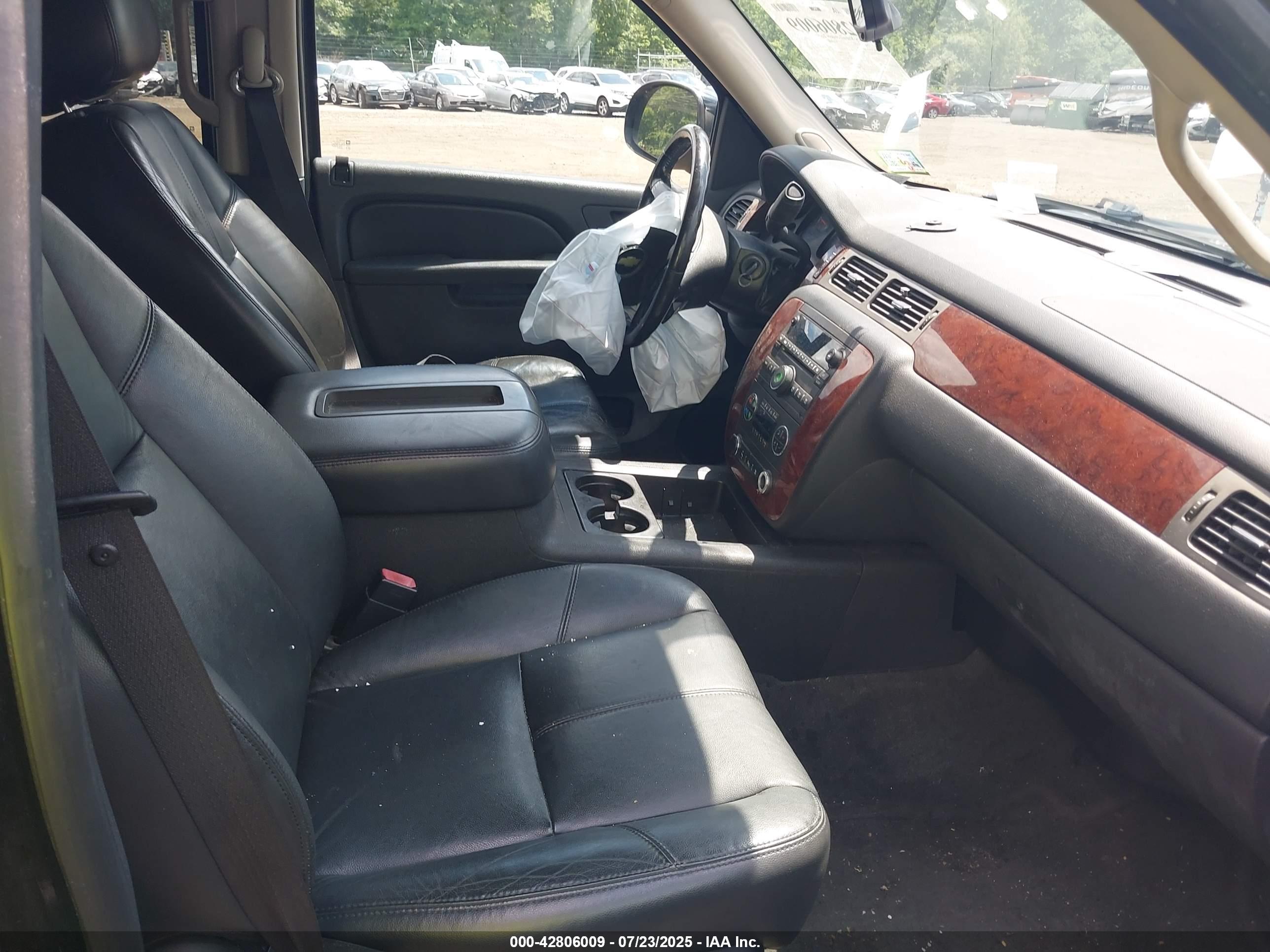 CHEVROLET TAHOE image 5