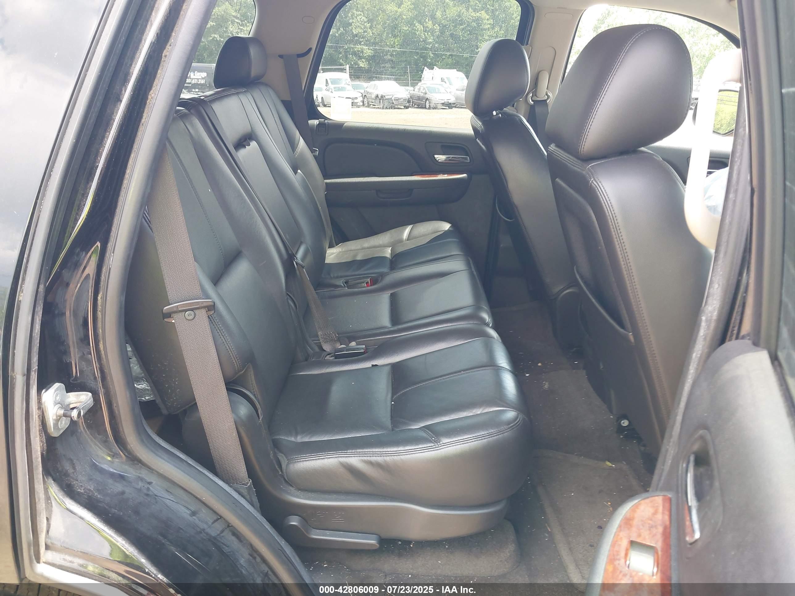 CHEVROLET TAHOE image 8