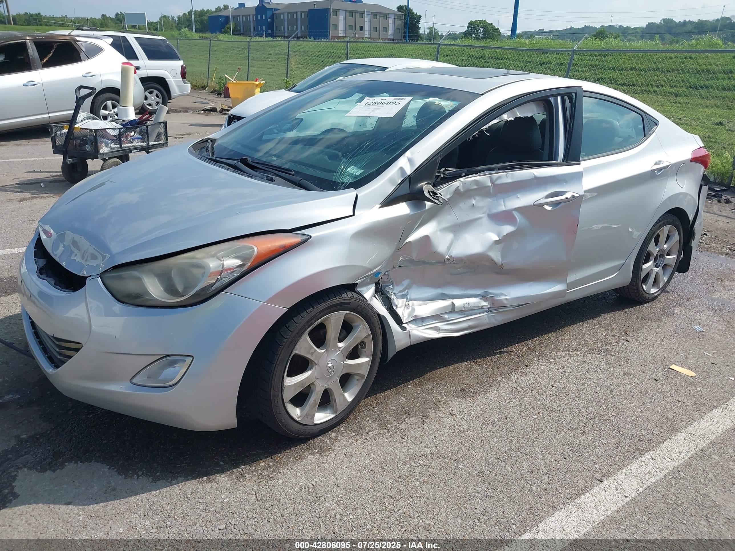 HYUNDAI ELANTRA image 2