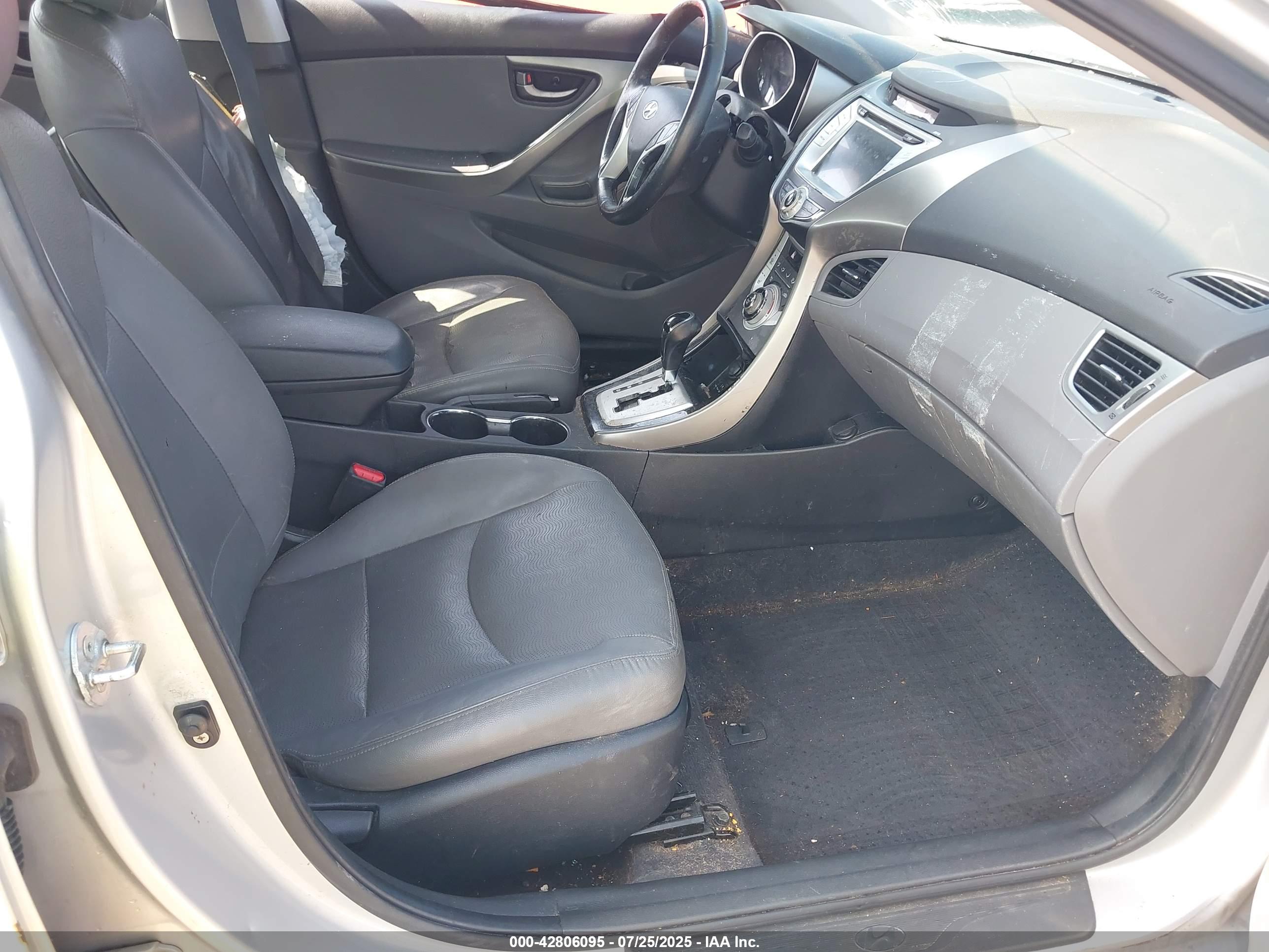 HYUNDAI ELANTRA image 5