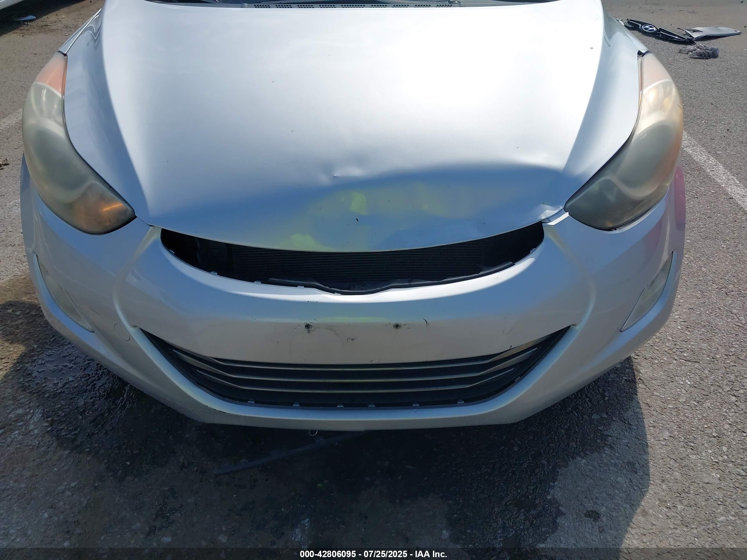 HYUNDAI ELANTRA image 6