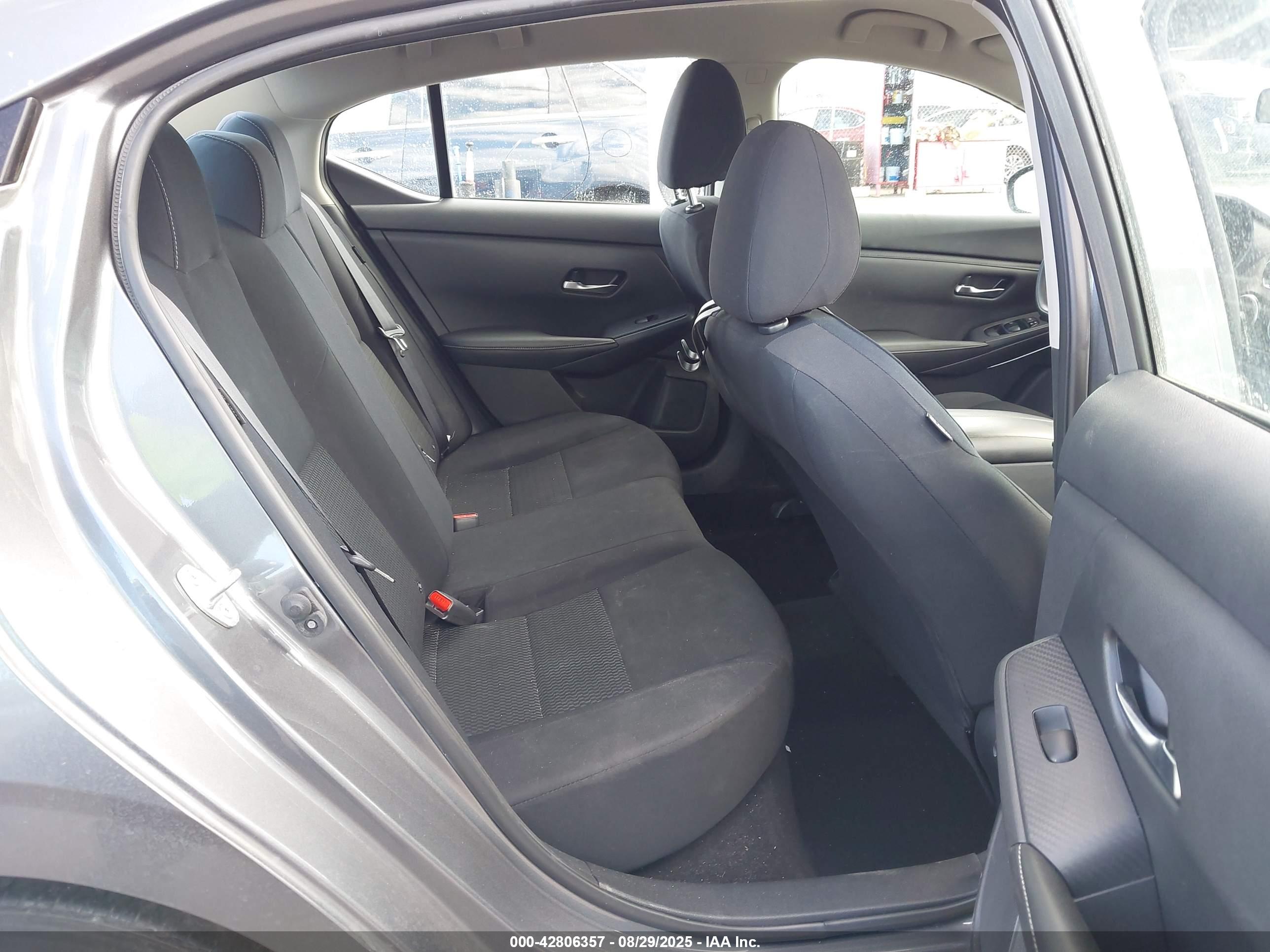 NISSAN SENTRA image 8