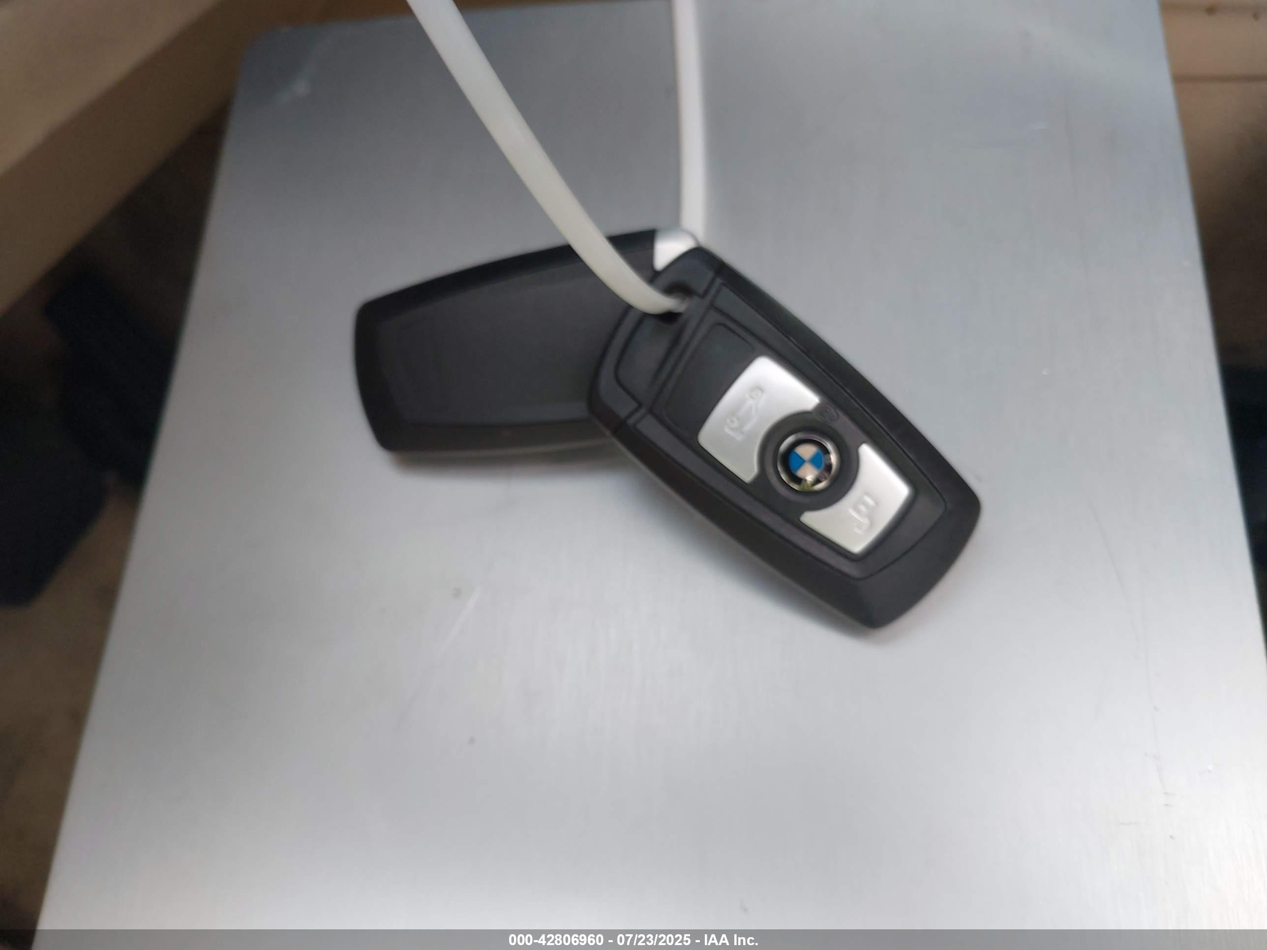 BMW 320I image 11