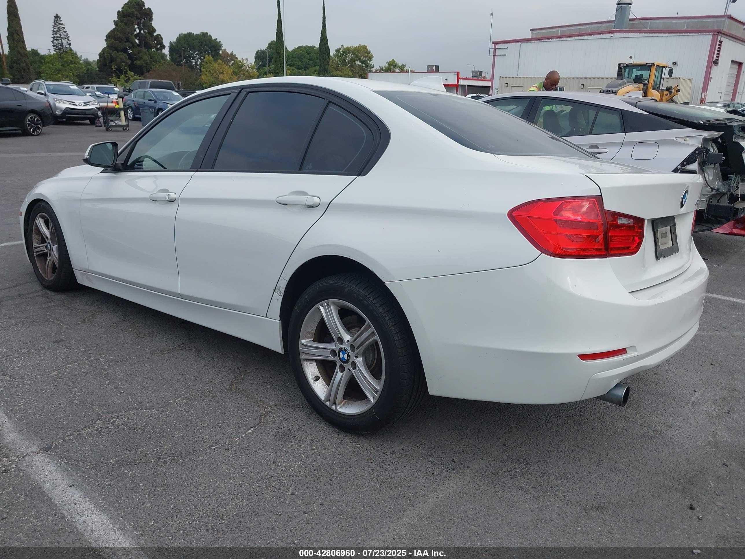 BMW 320I image 3