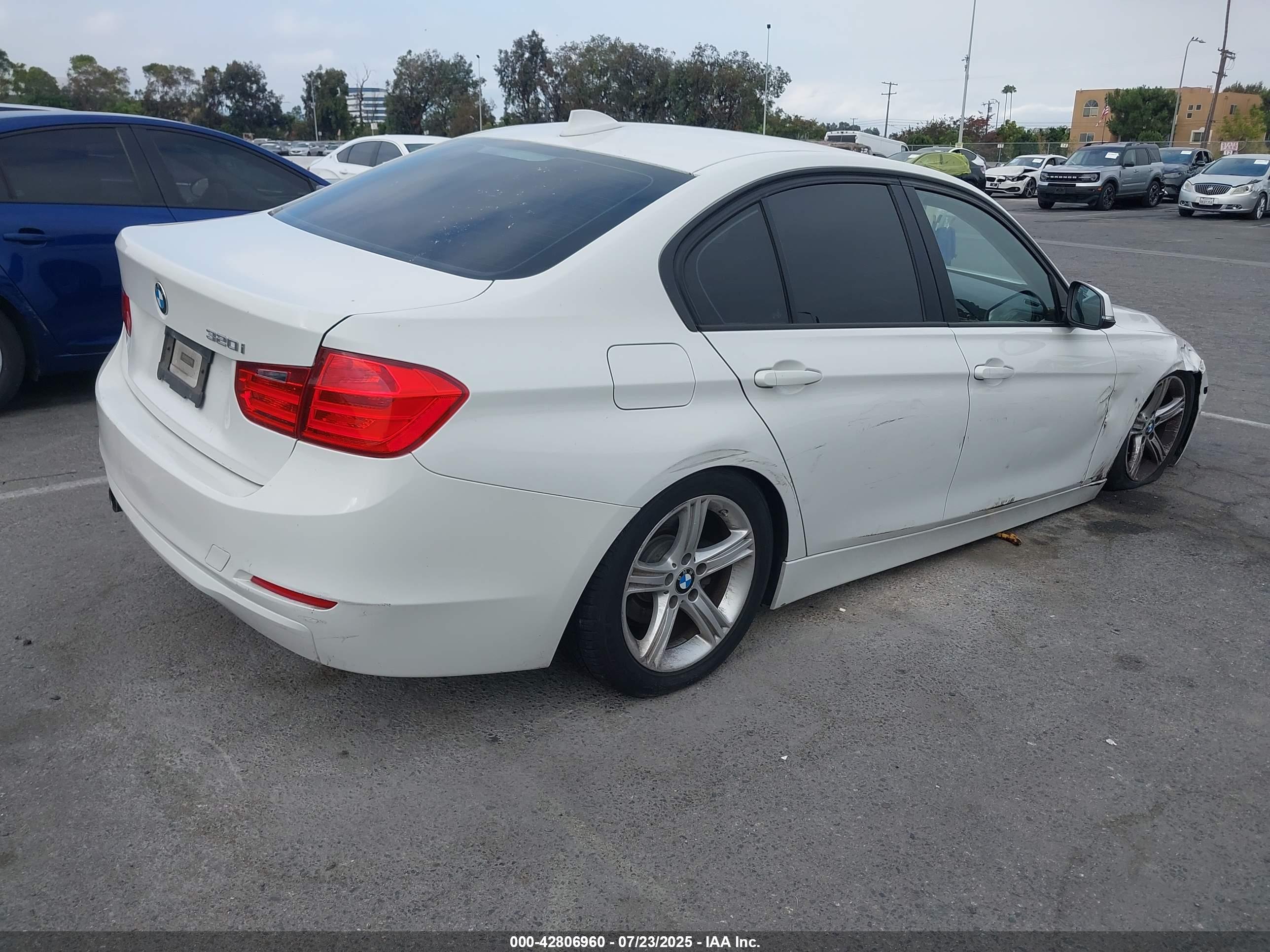 BMW 320I image 4