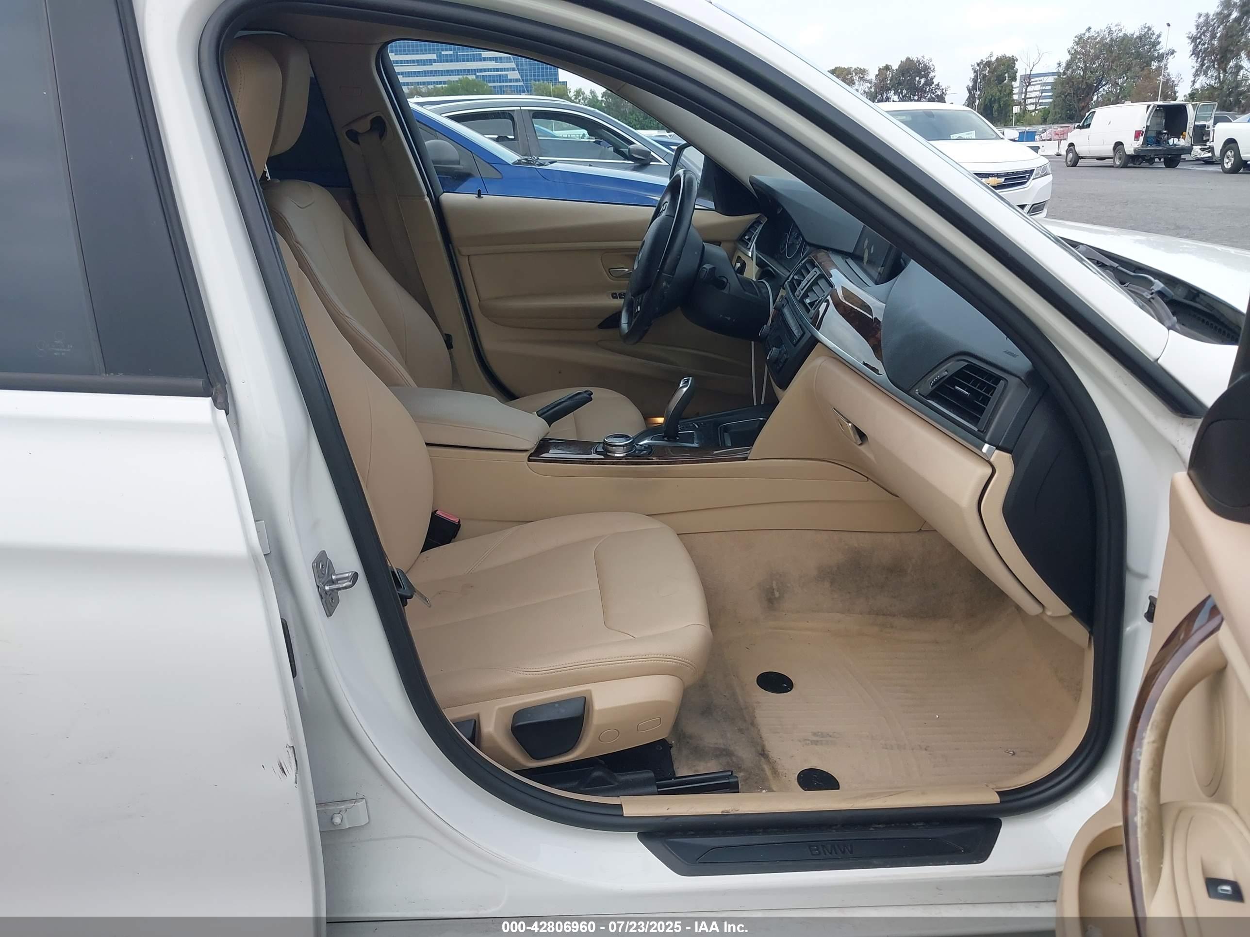 BMW 320I image 5