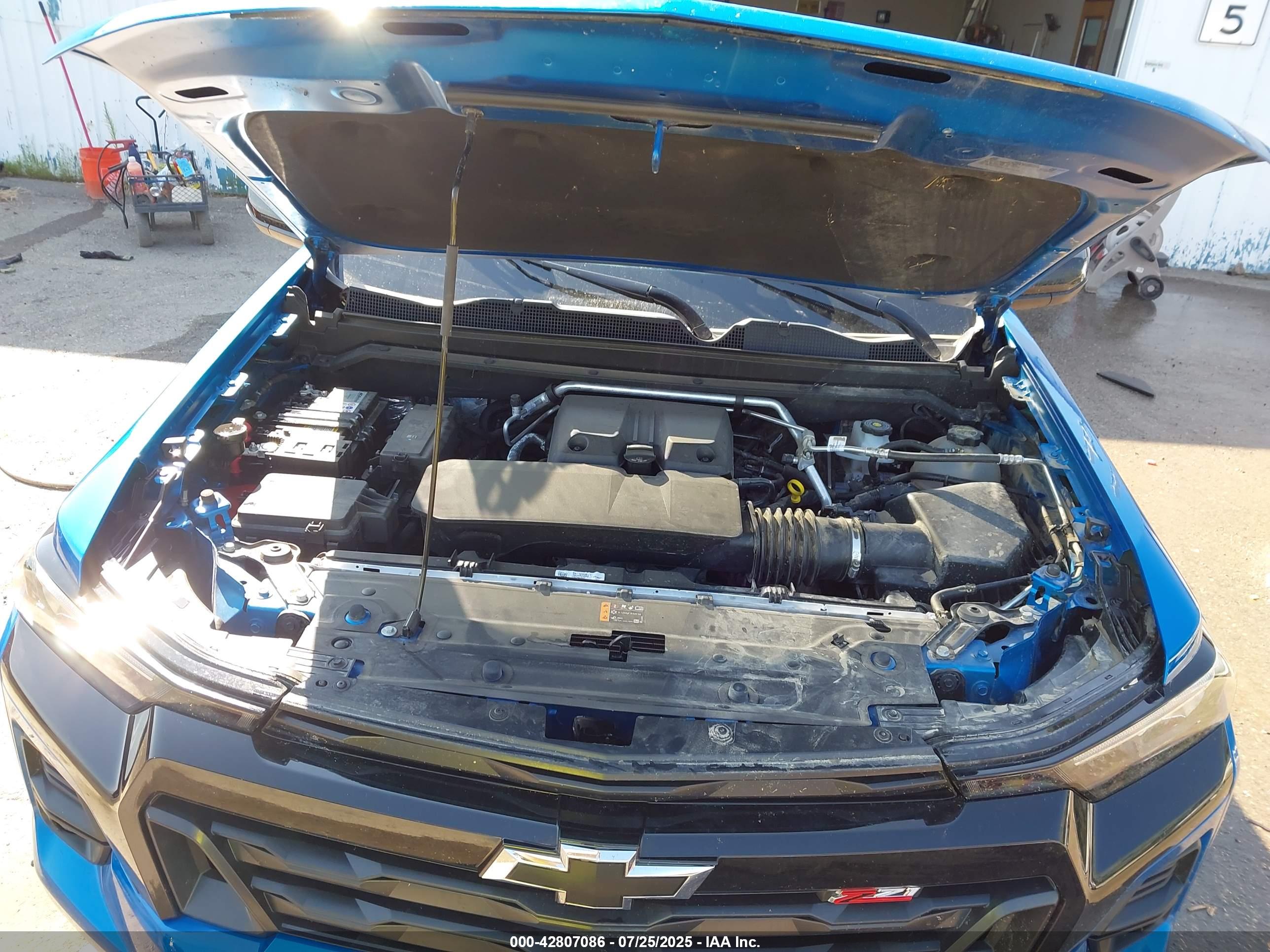CHEVROLET COLORADO image 10