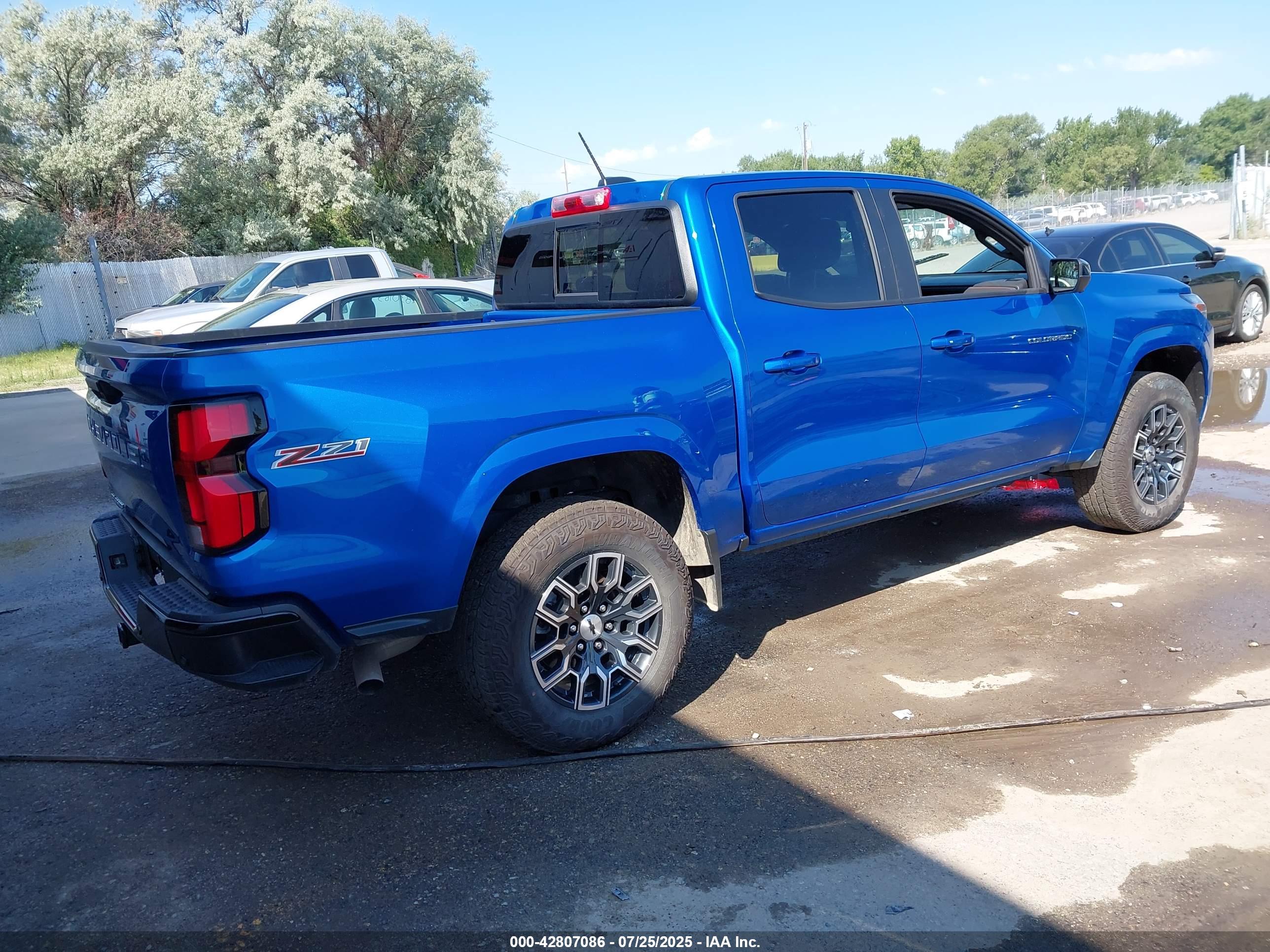 CHEVROLET COLORADO image 4