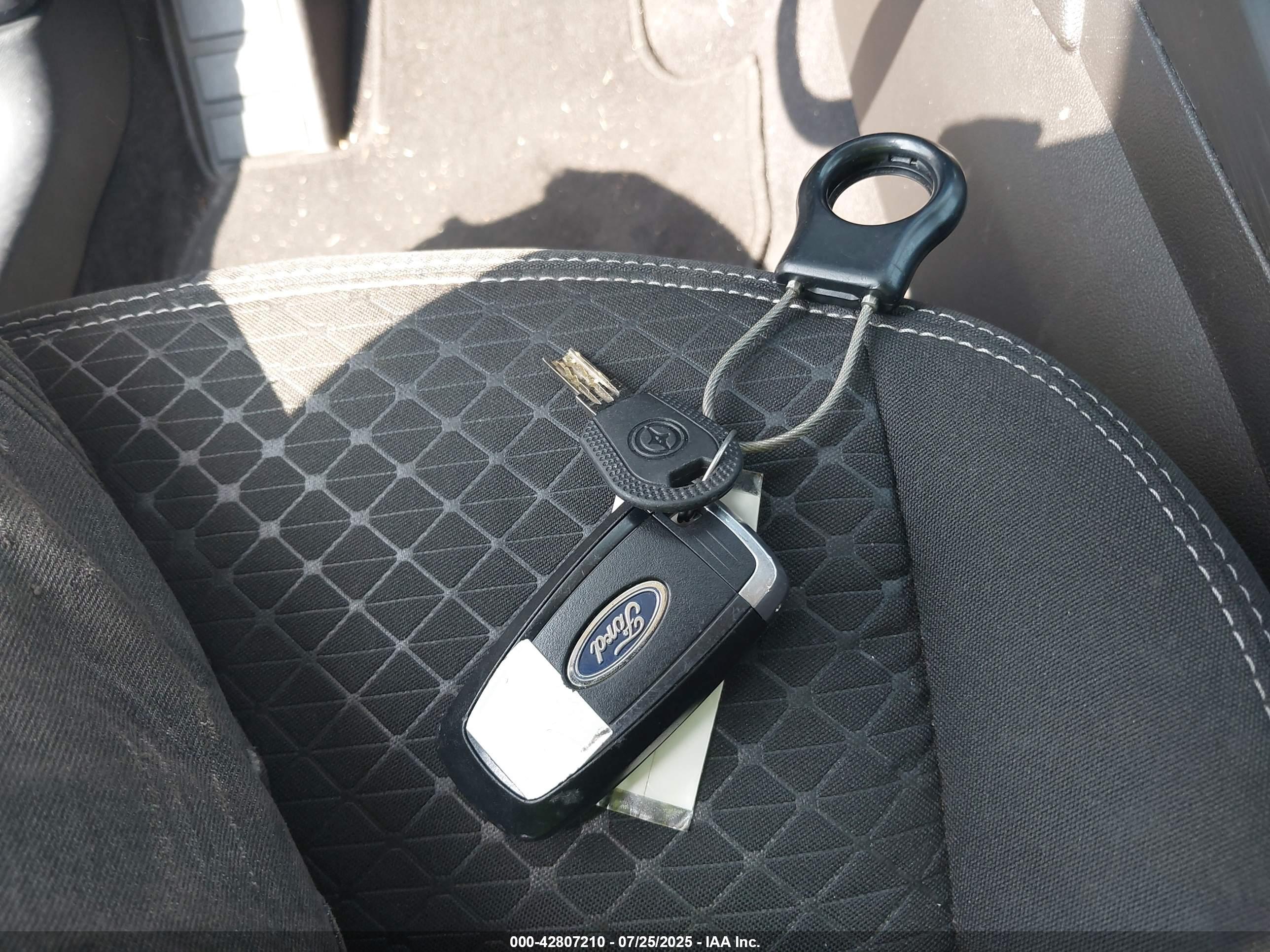 FORD ESCAPE image 11
