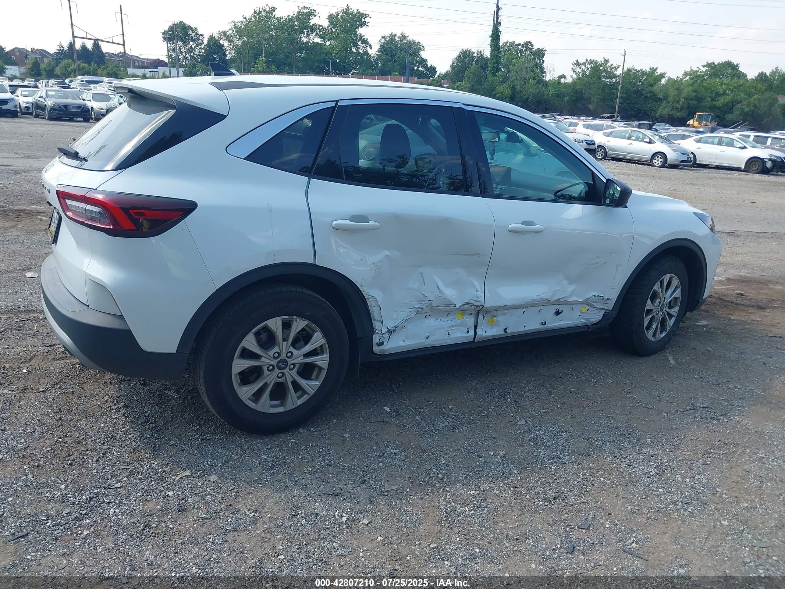 FORD ESCAPE image 4