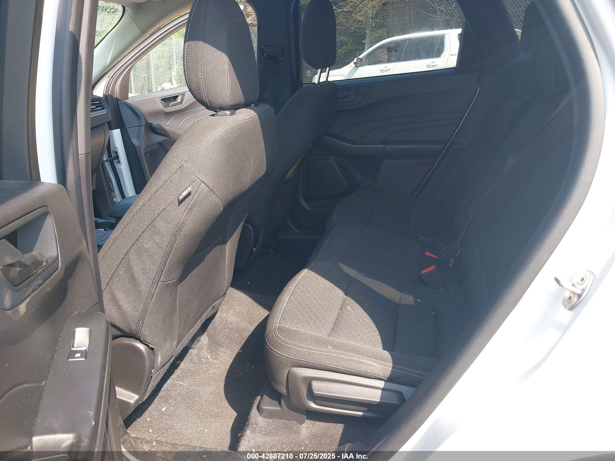 FORD ESCAPE image 8