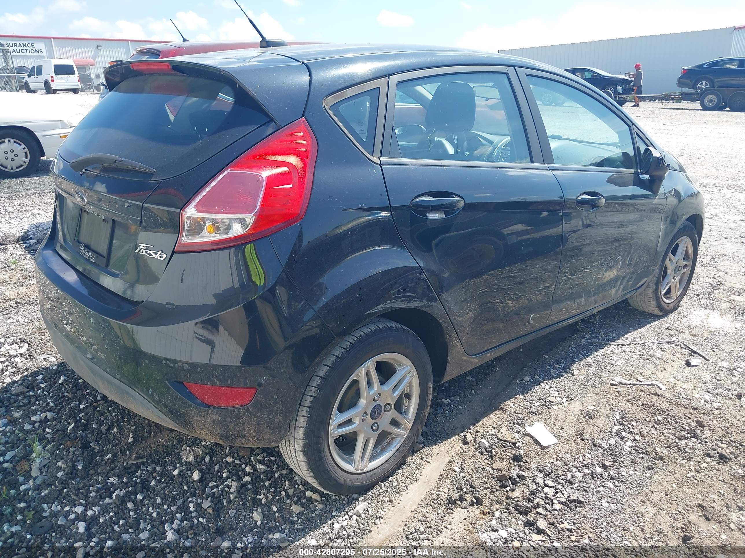 FORD FIESTA image 4