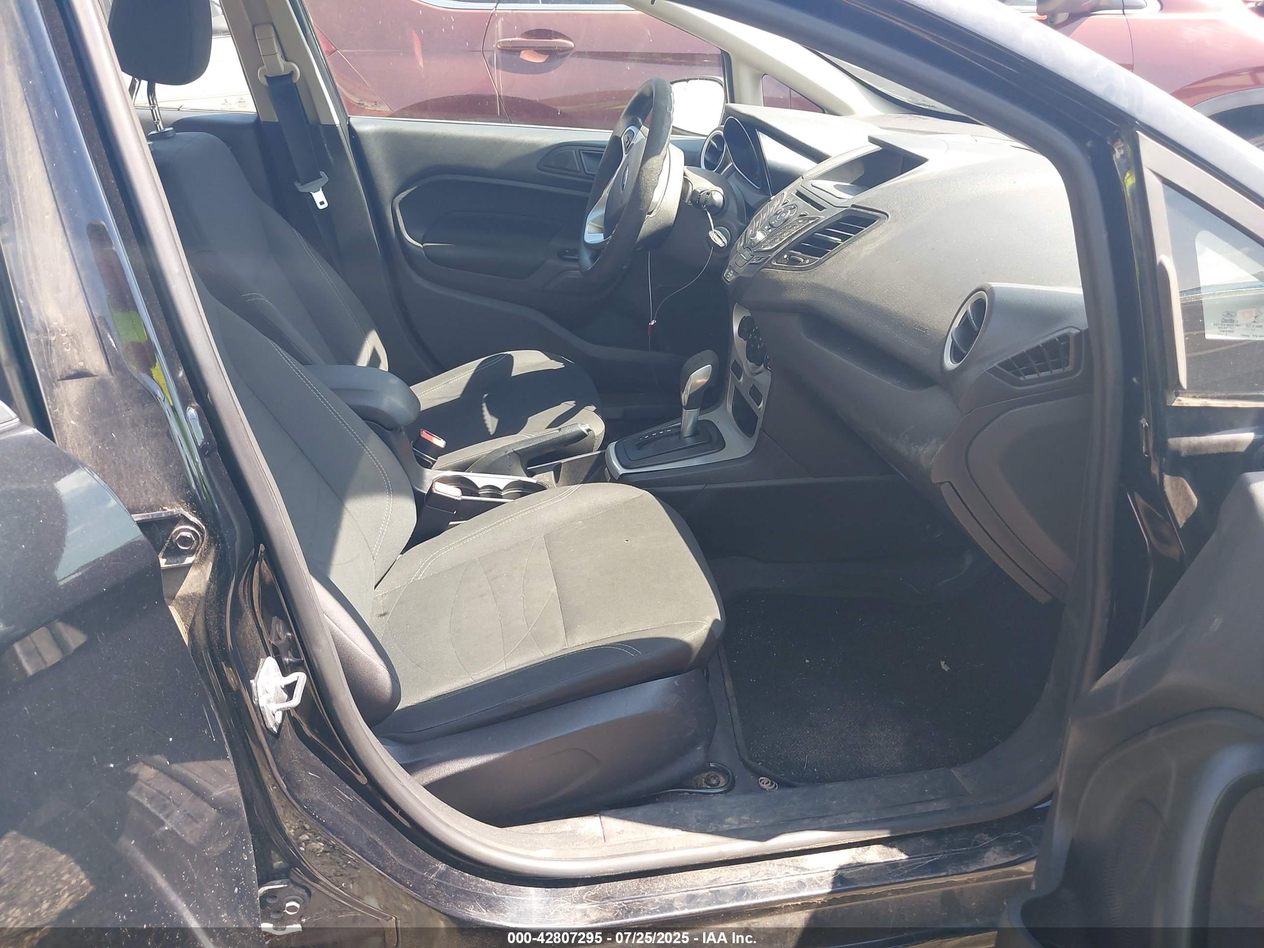 FORD FIESTA image 5