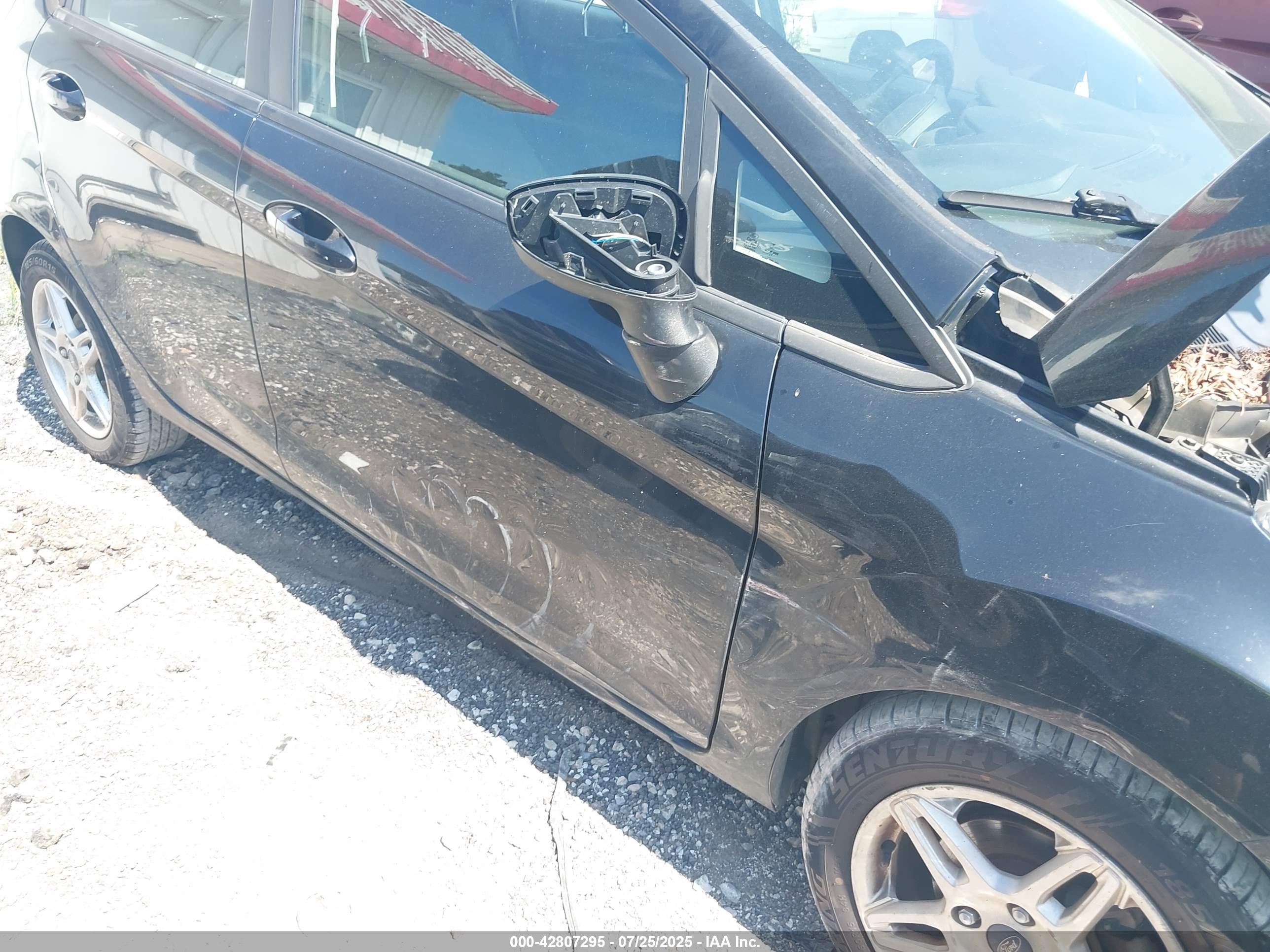 FORD FIESTA image 6