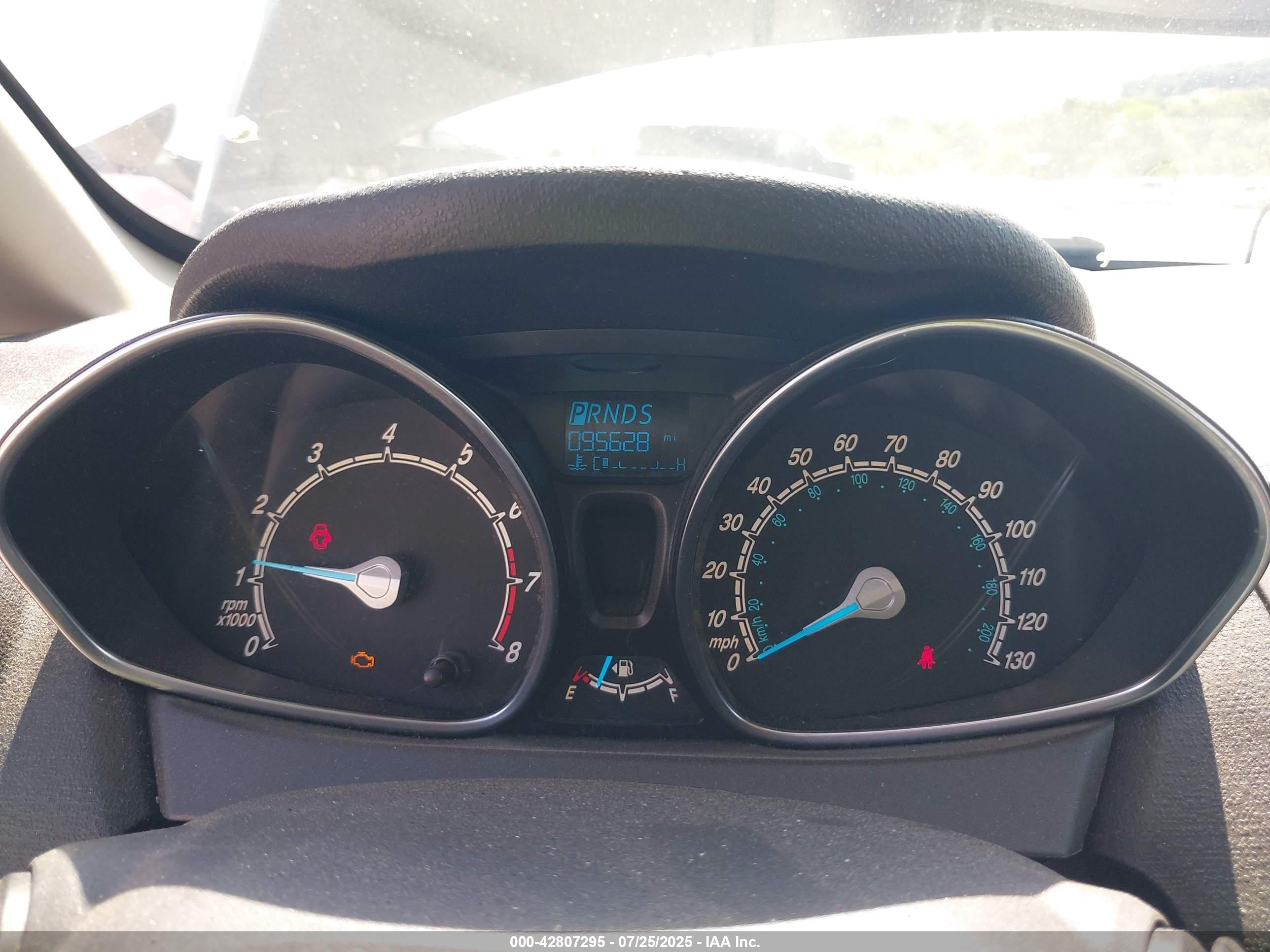 FORD FIESTA image 7