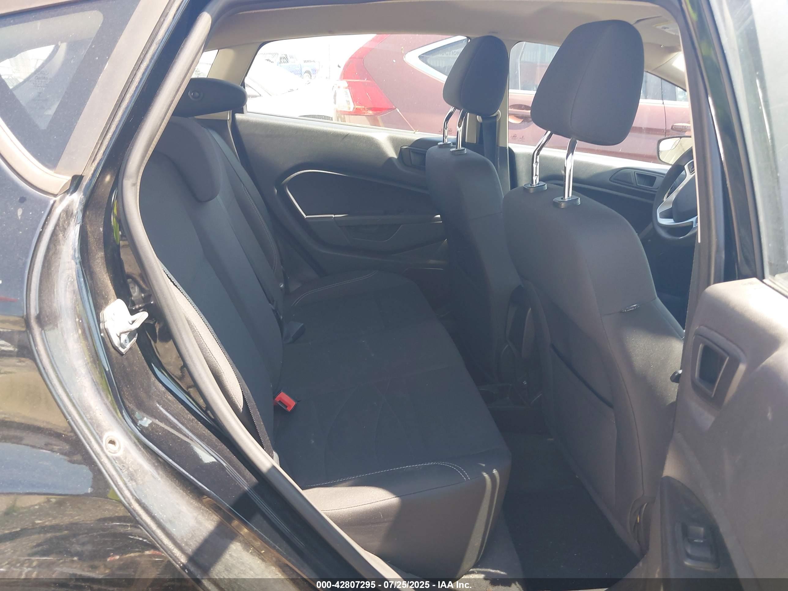 FORD FIESTA image 8