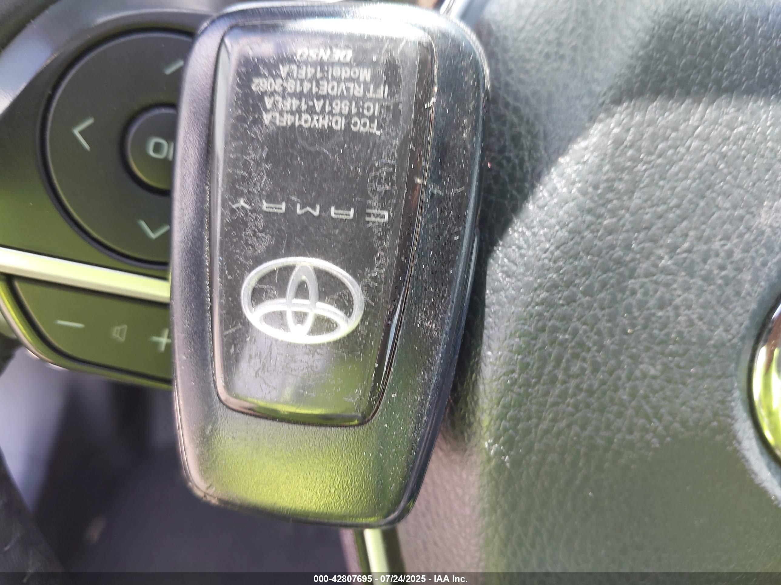 TOYOTA CAMRY image 11