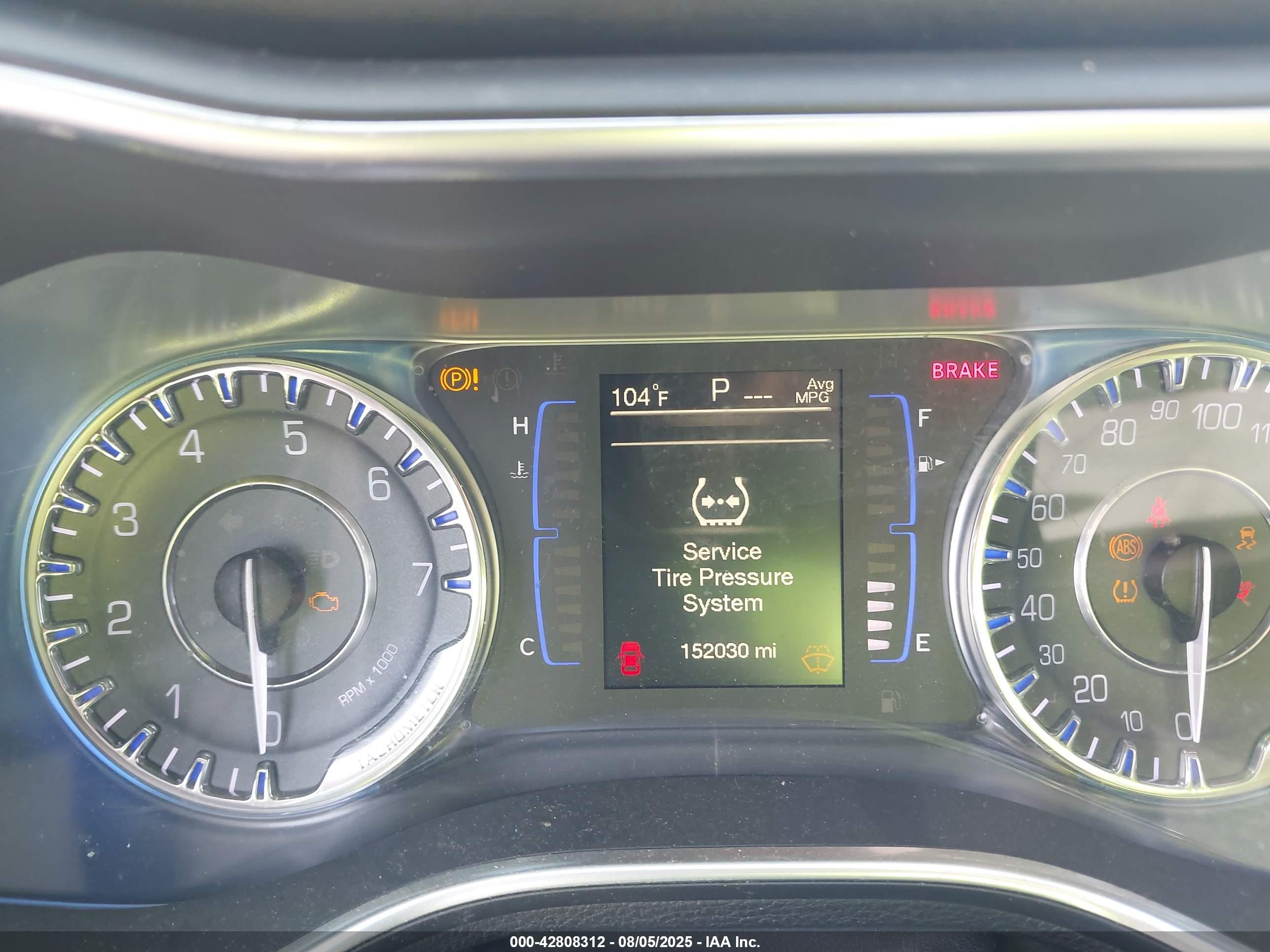 CHRYSLER 200 image 7