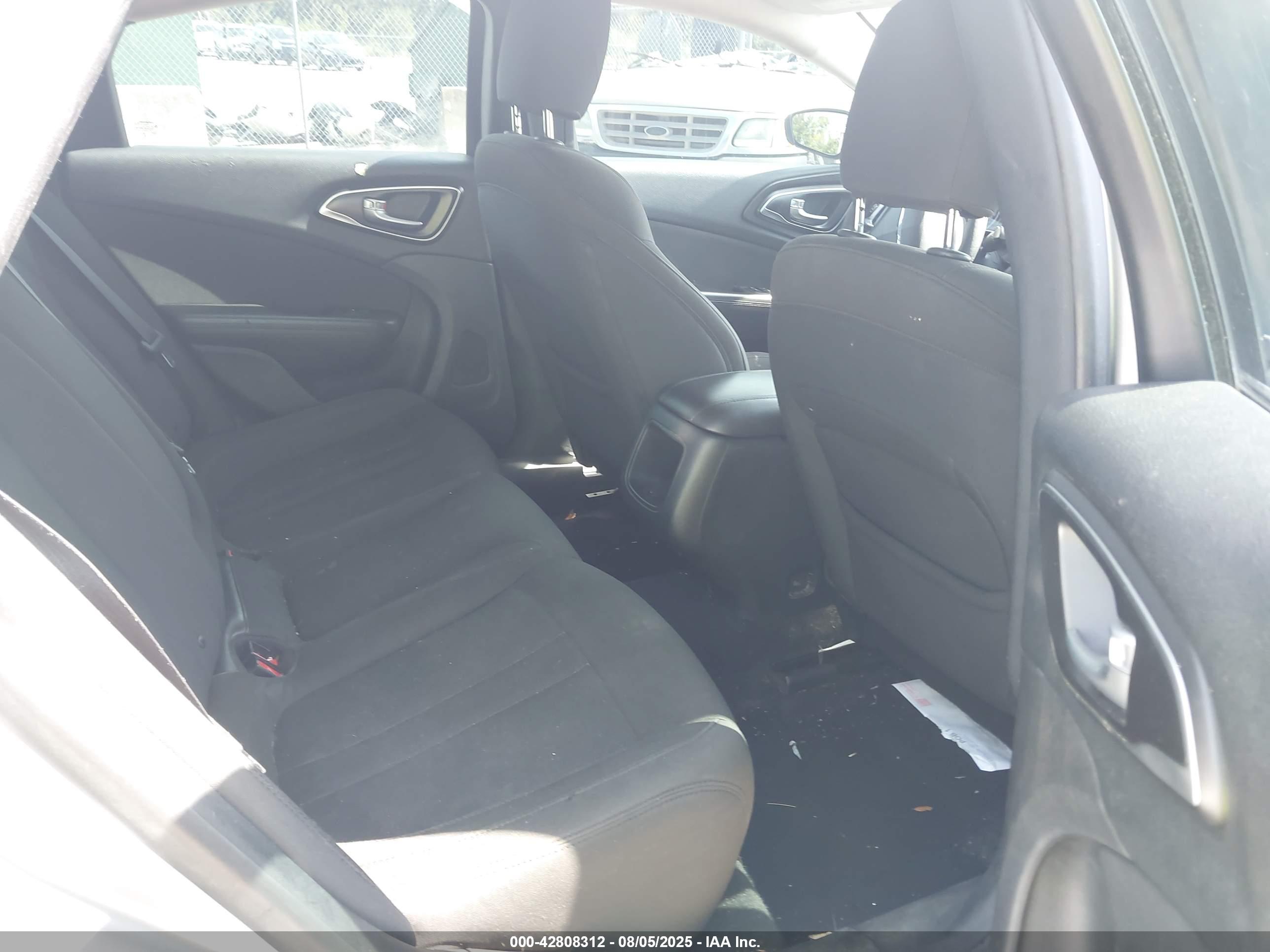 CHRYSLER 200 image 8