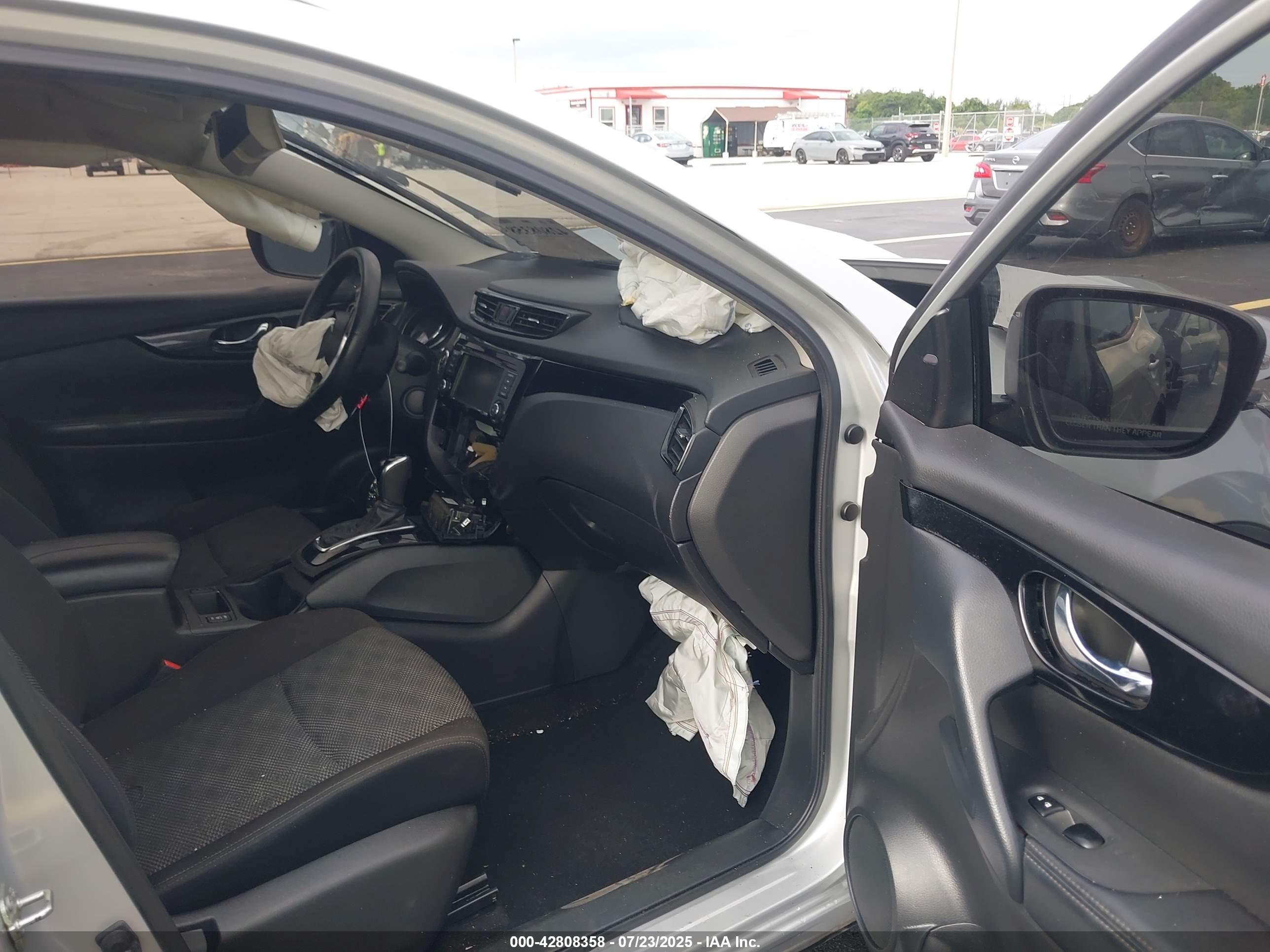 NISSAN ROGUE image 5